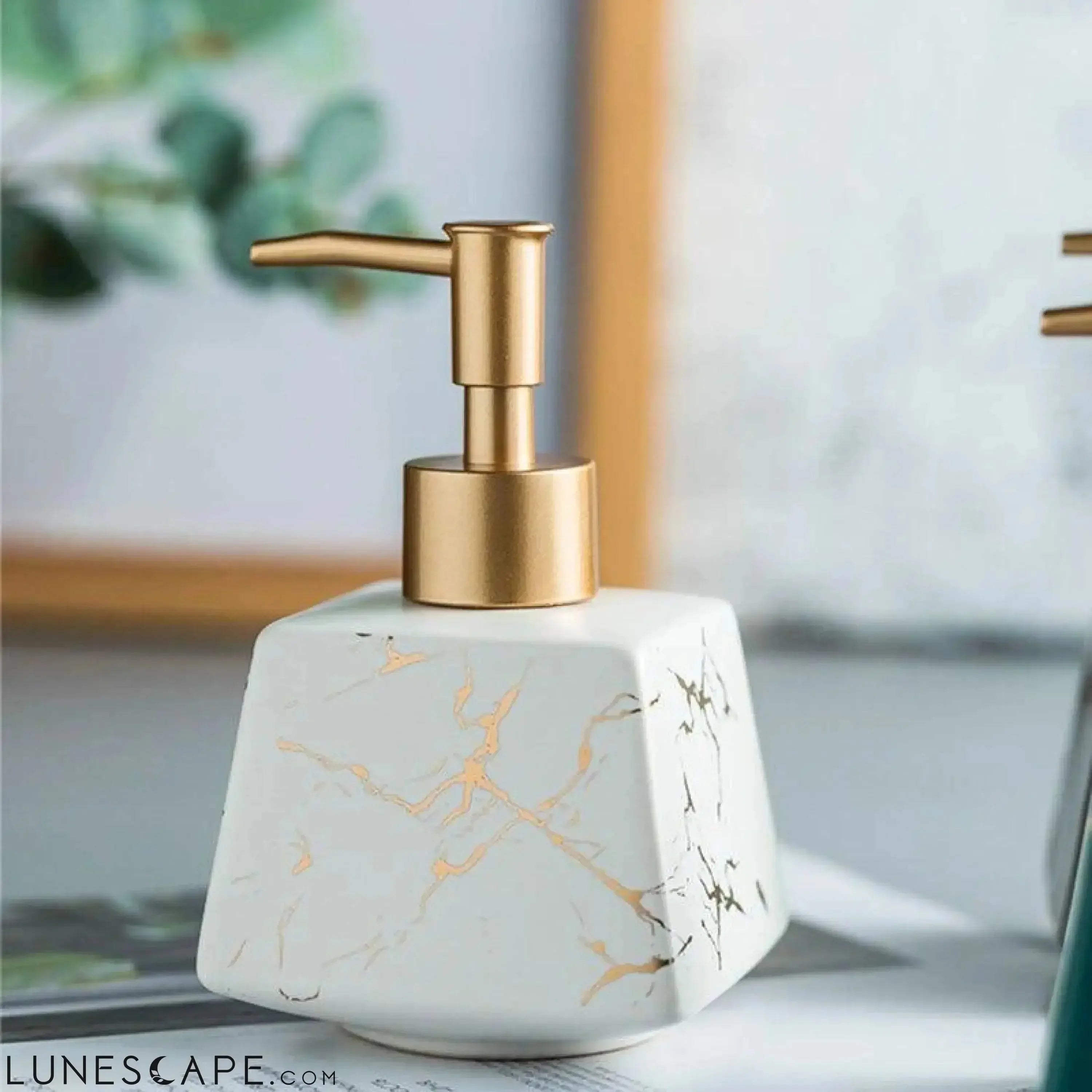 Marbled Ceramic Soap Dispenser LUNESCAPE