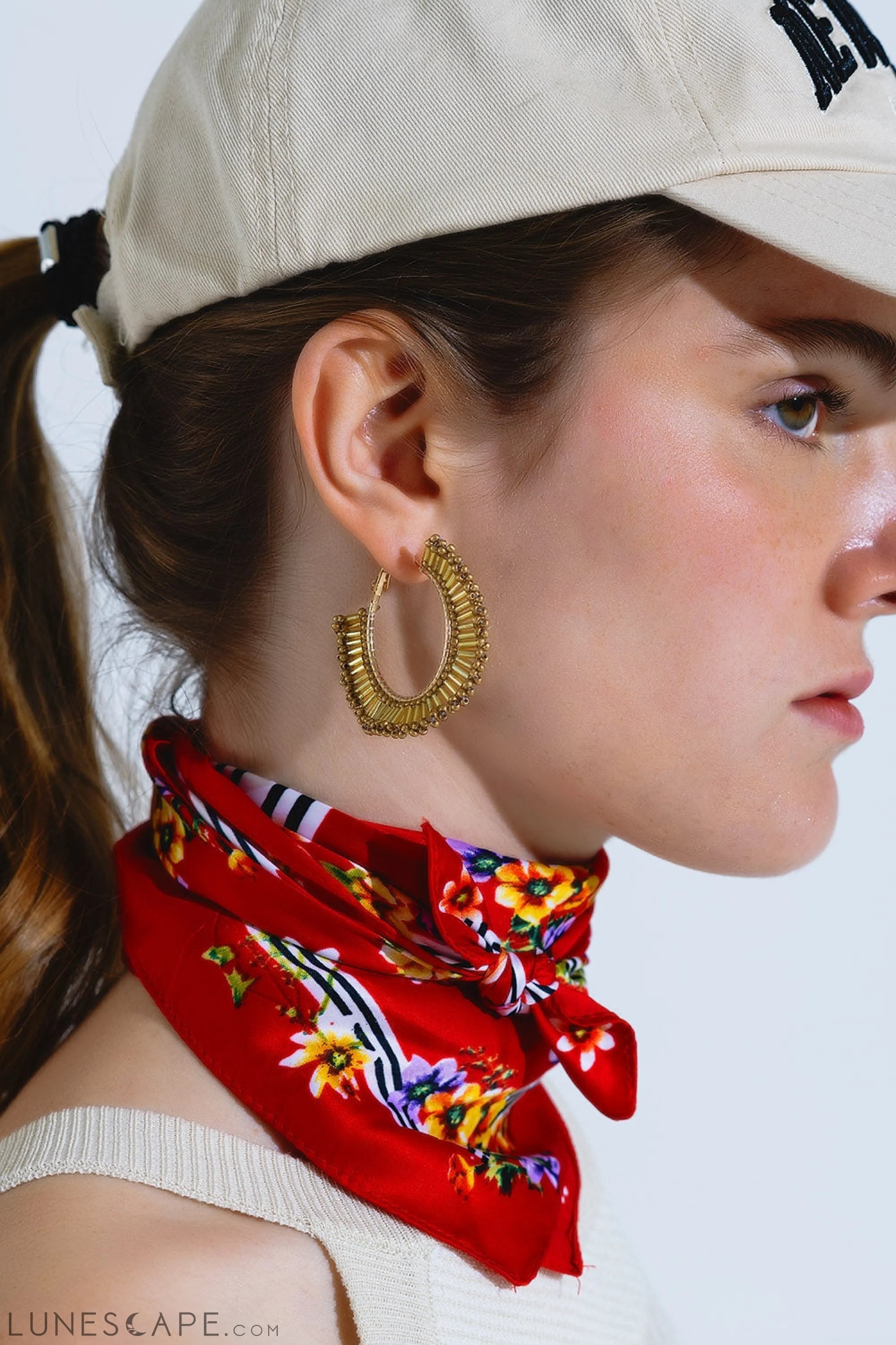 Medium Hoops With Beaded Details in Gold LUNESCAPE
