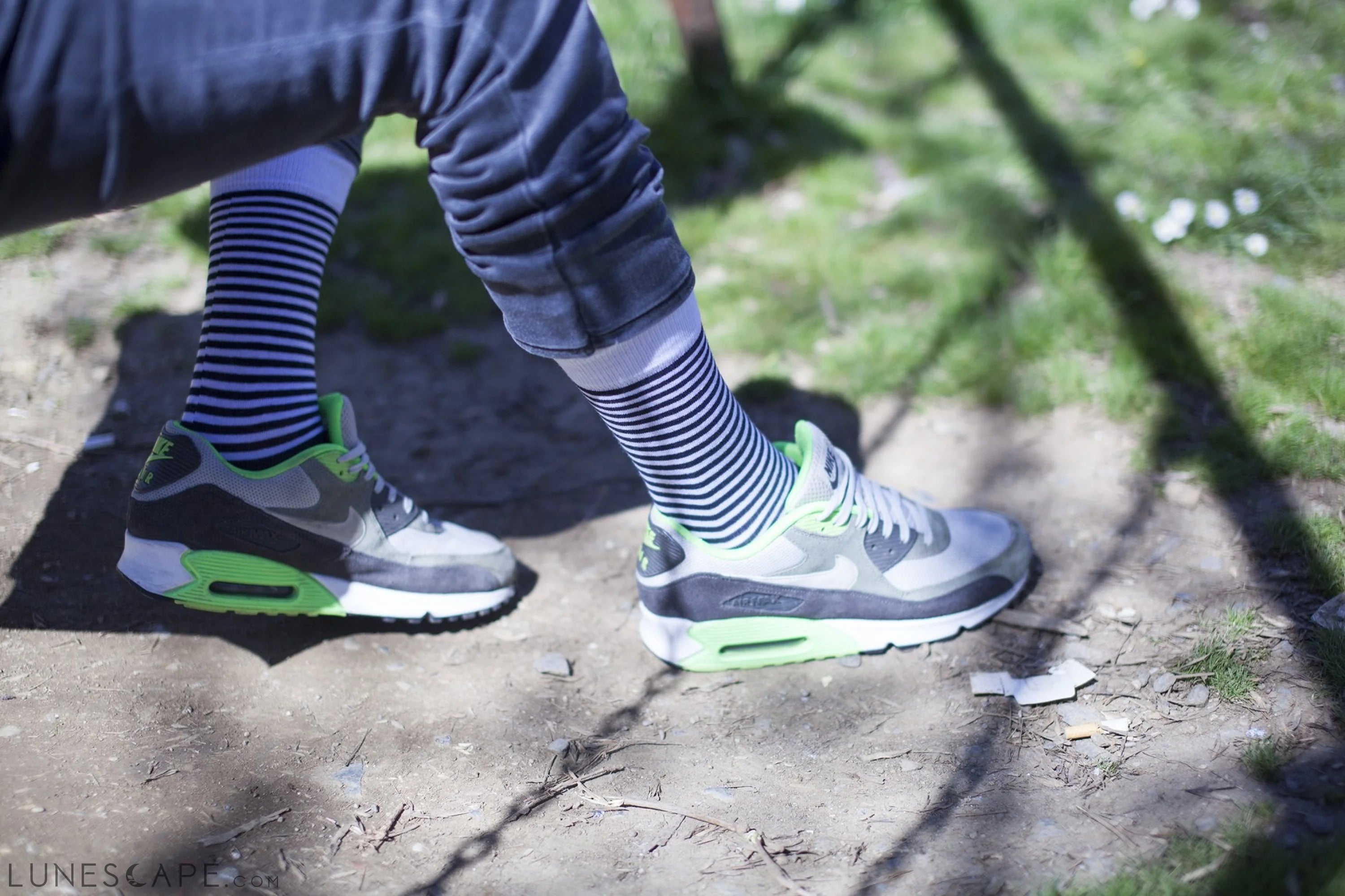 Men's Black-Red Stripe Socks LUNESCAPE