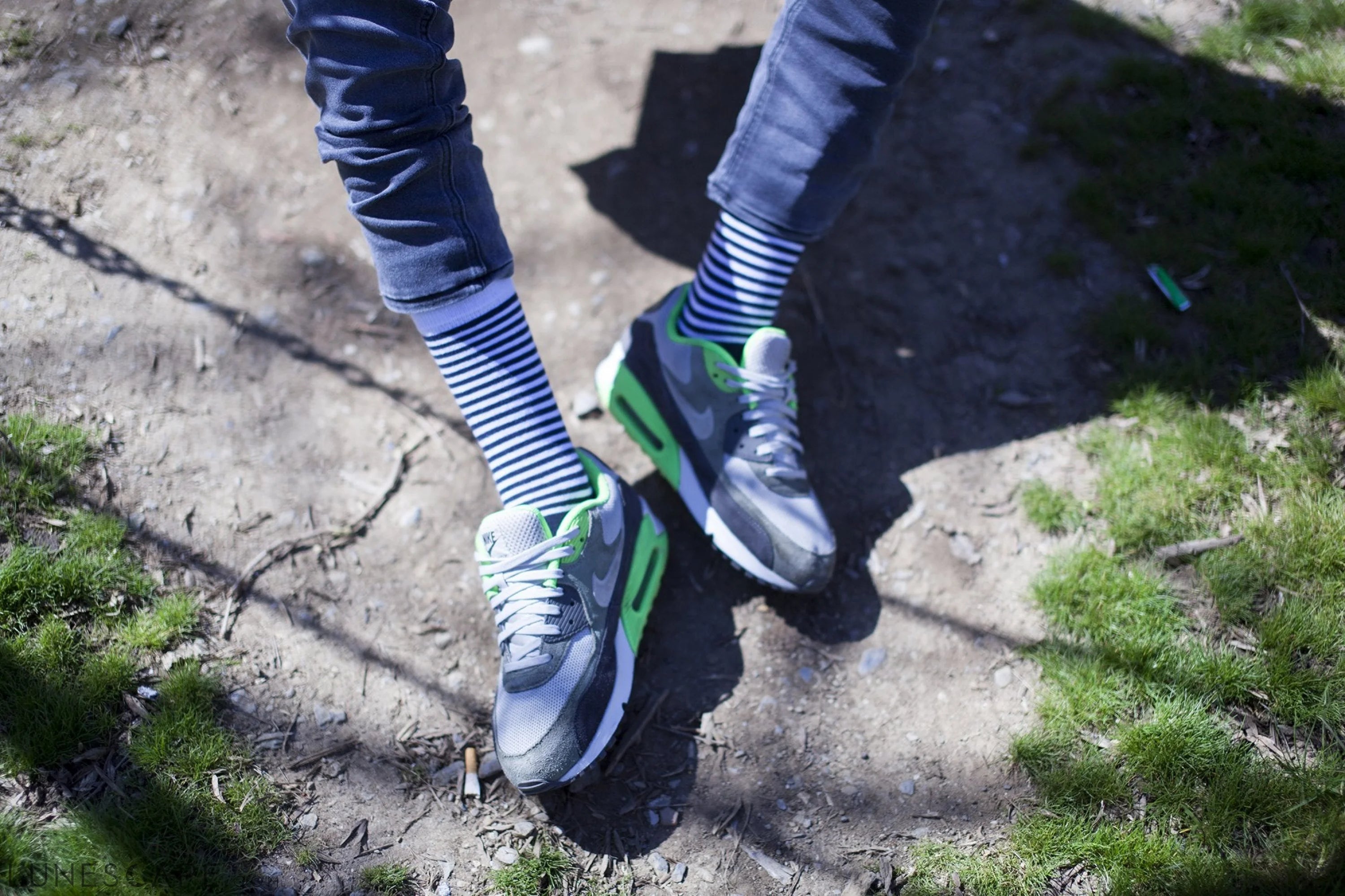 Men's Black-Red Stripe Socks LUNESCAPE