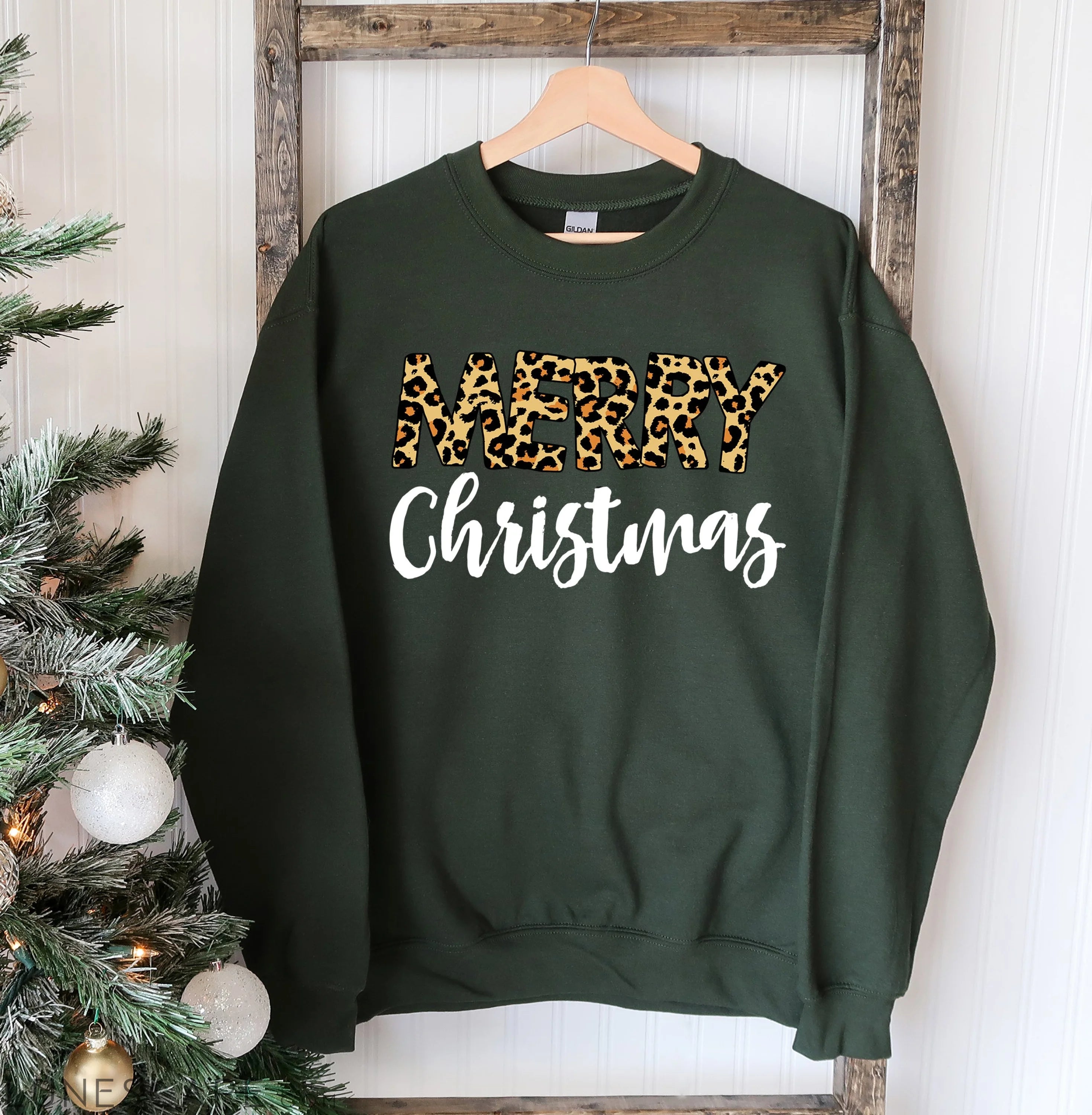 Merry Christmas Sweatshirt LUNESCAPE