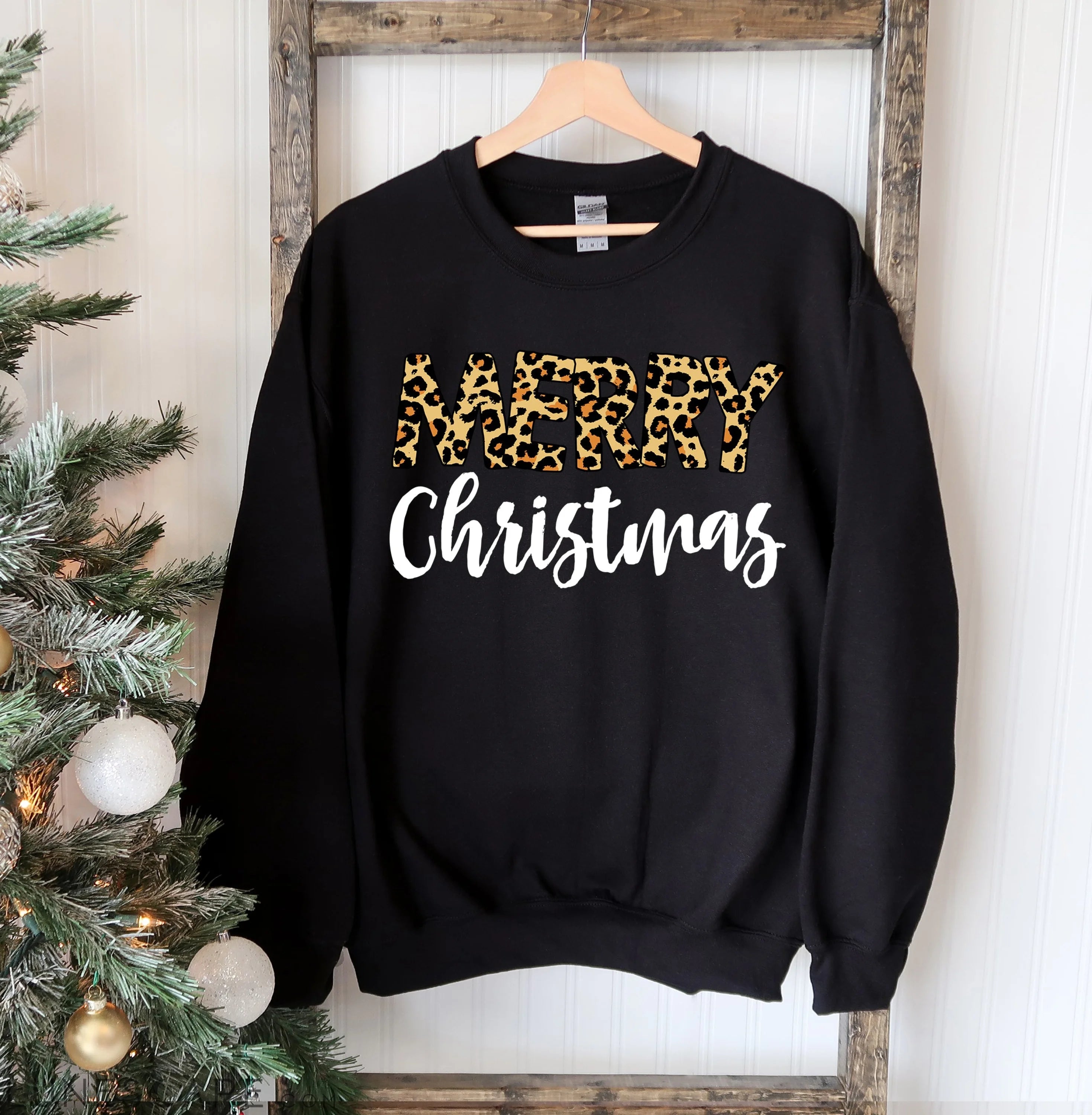 Merry Christmas Sweatshirt LUNESCAPE