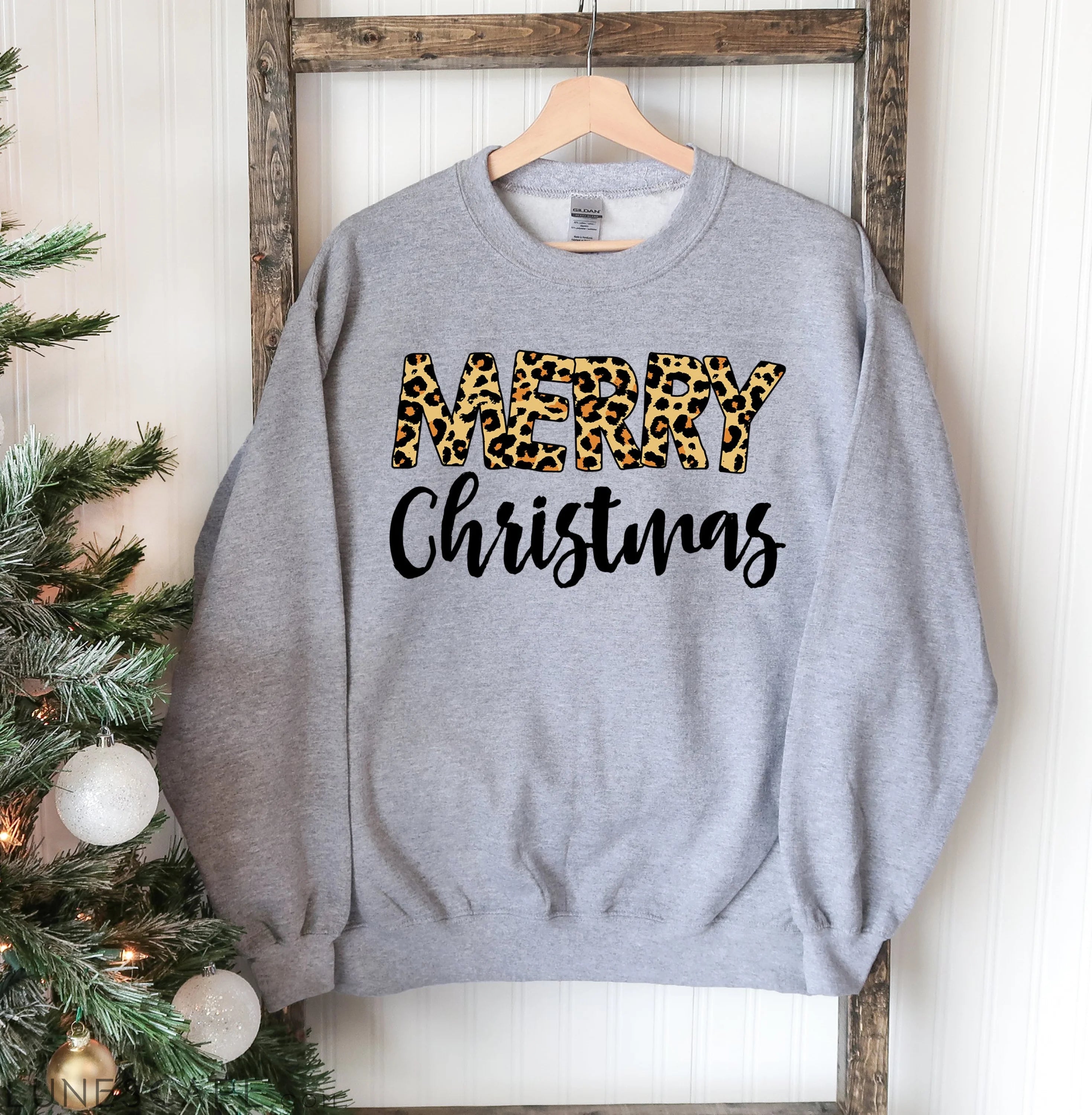 Merry Christmas Sweatshirt LUNESCAPE