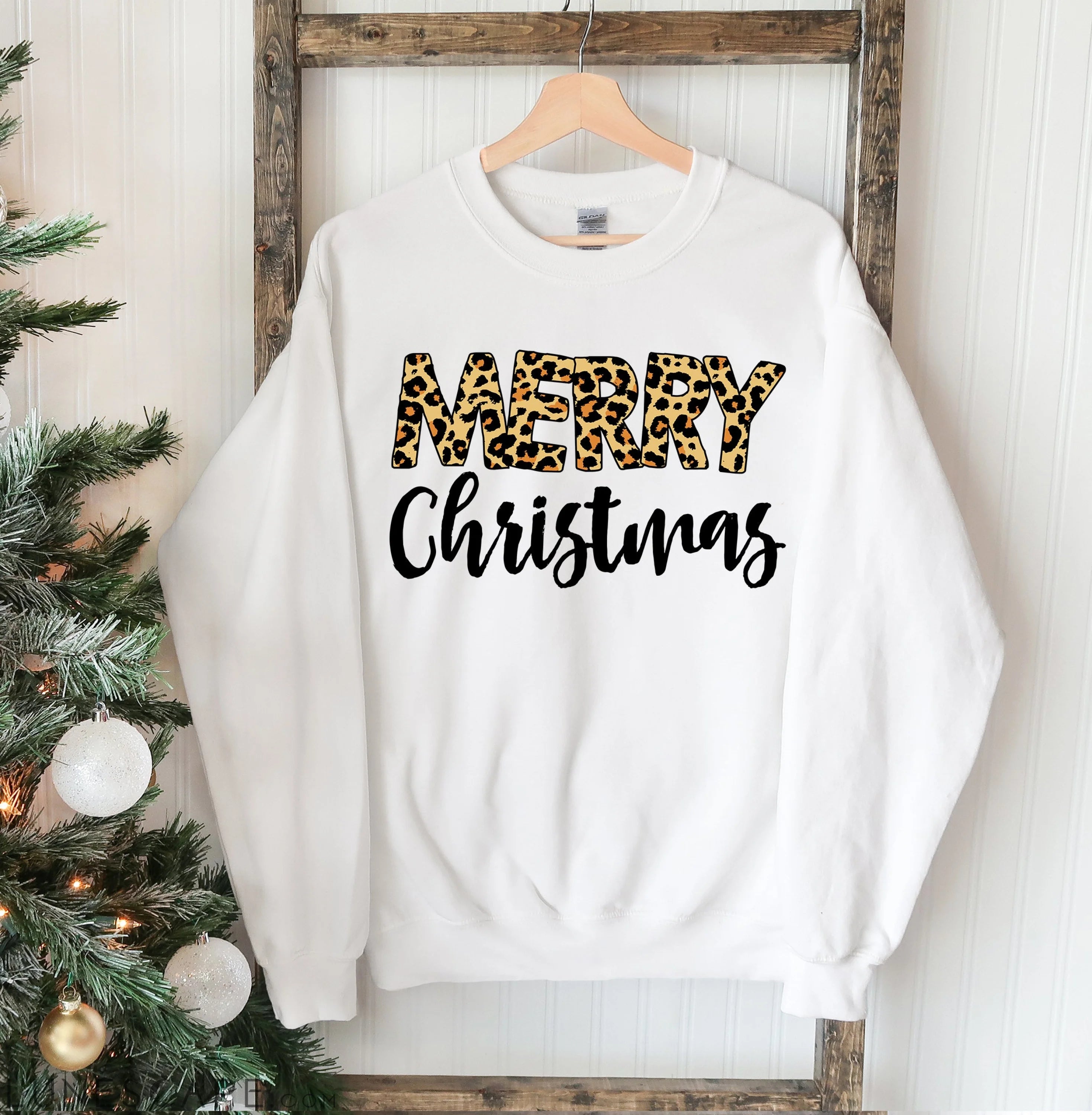 Merry Christmas Sweatshirt LUNESCAPE