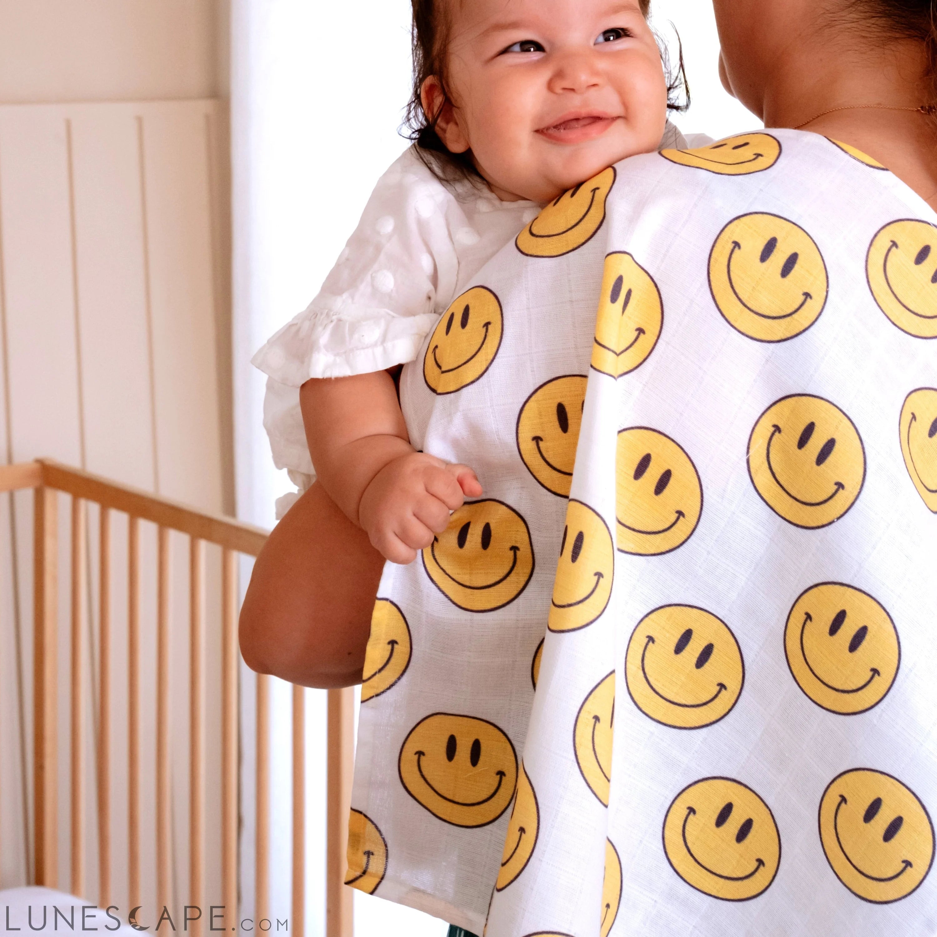 Muslin Swaddle Baby Blanket - Smiley LUNESCAPE