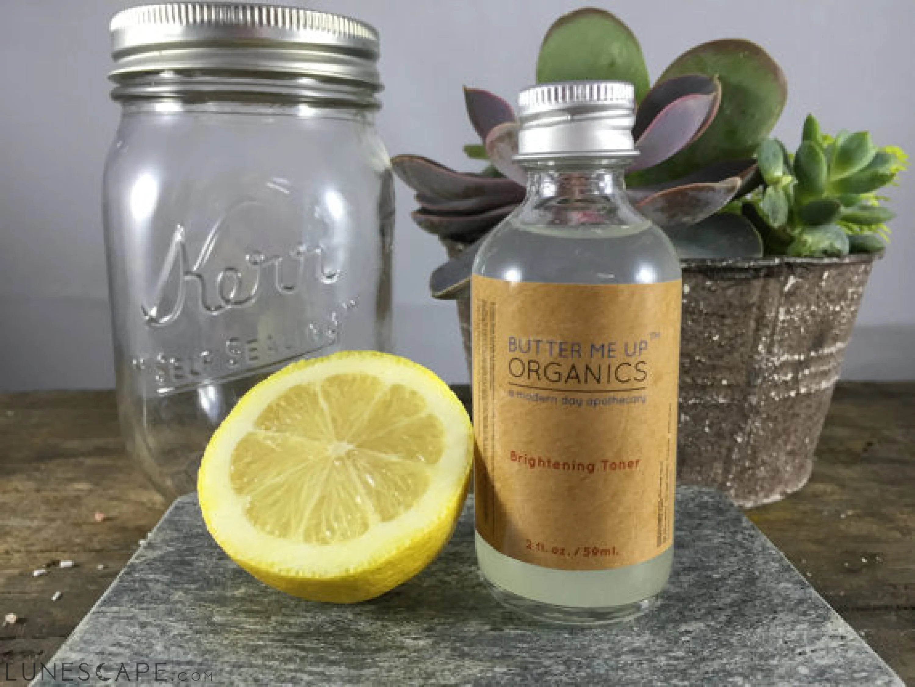 Organic Brightening Toner LUNESCAPE