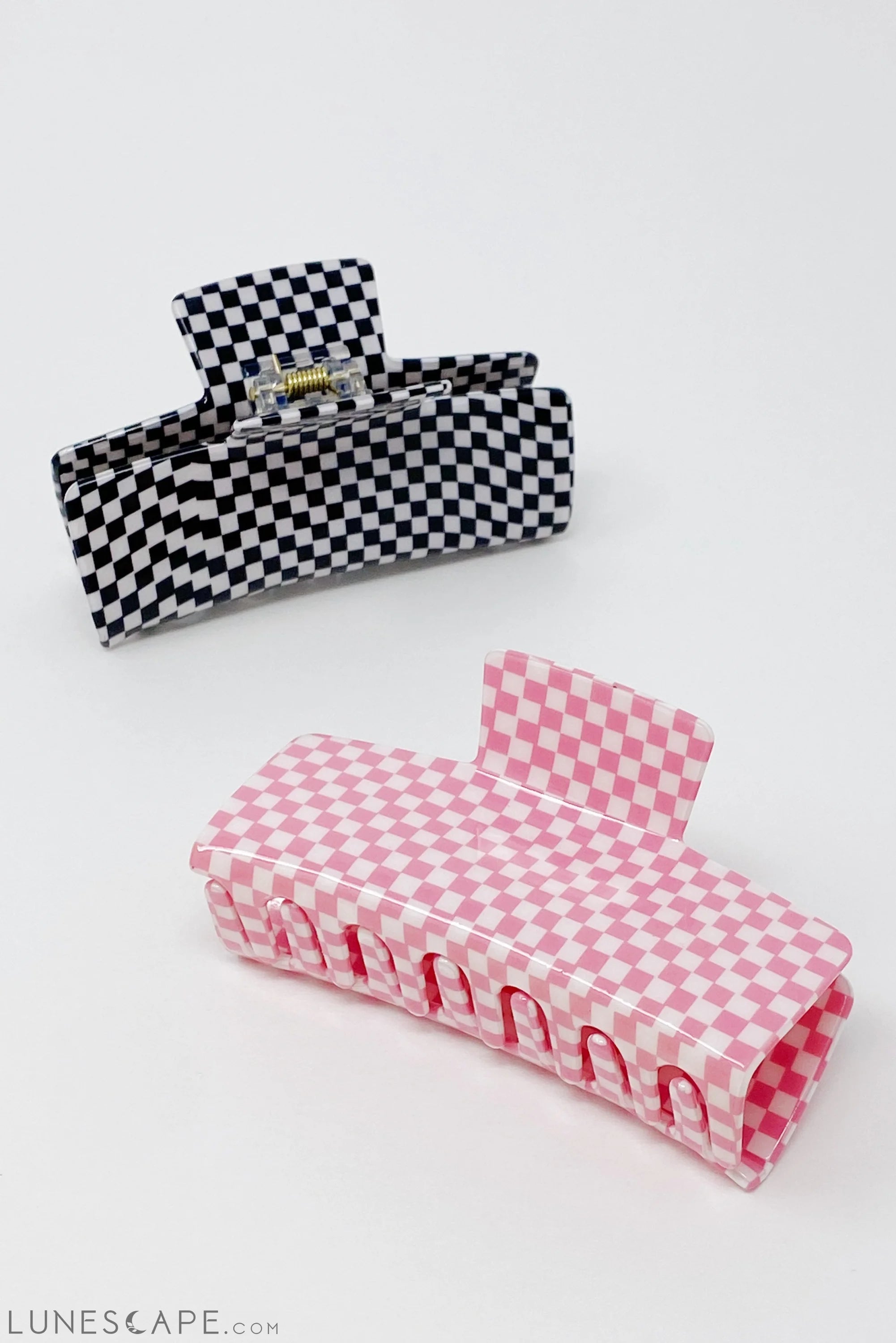 Oversized Checkered Hair Claw LUNESCAPE