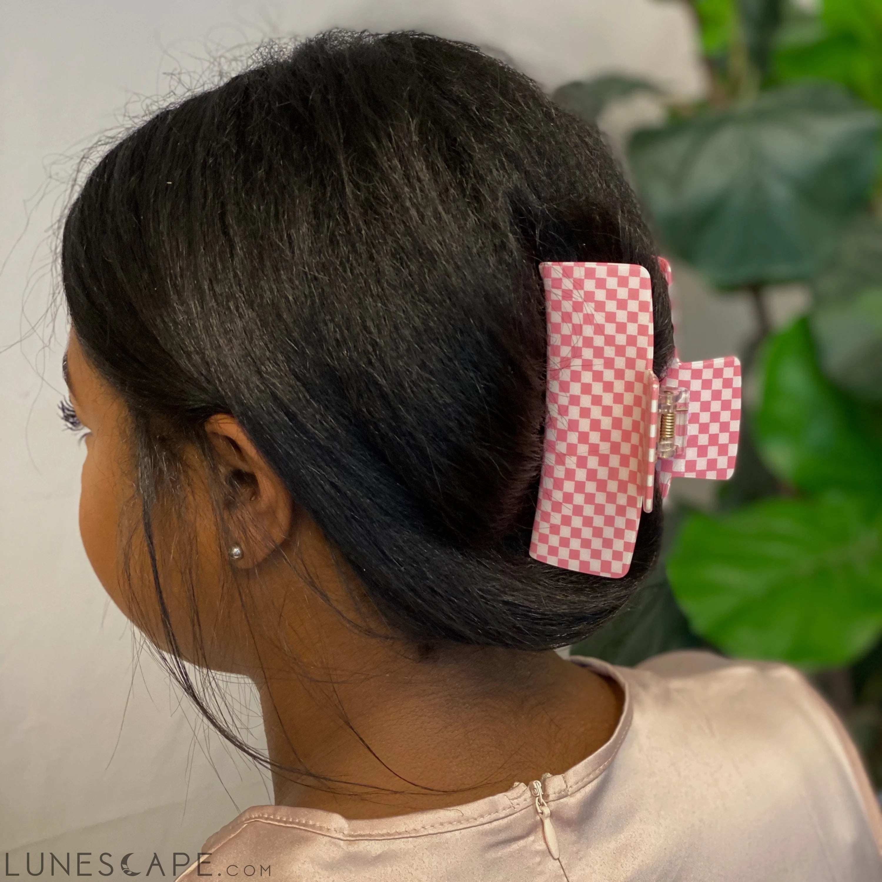 Oversized Checkered Hair Claw LUNESCAPE
