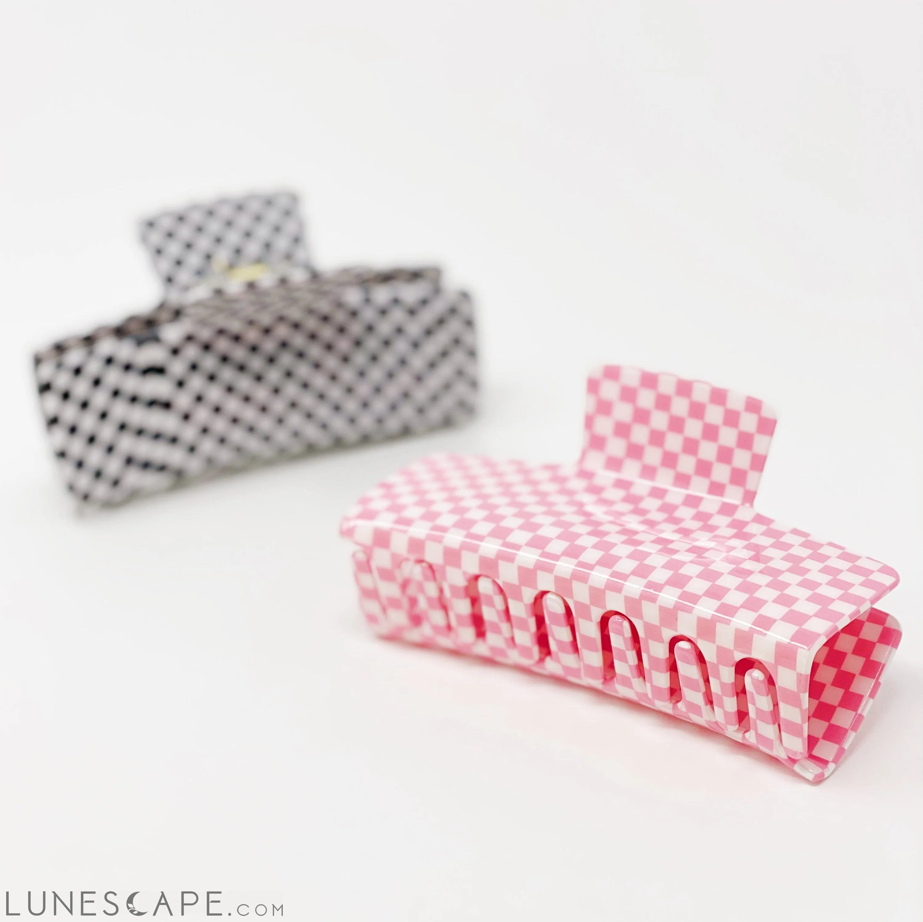 Oversized Checkered Hair Claw LUNESCAPE