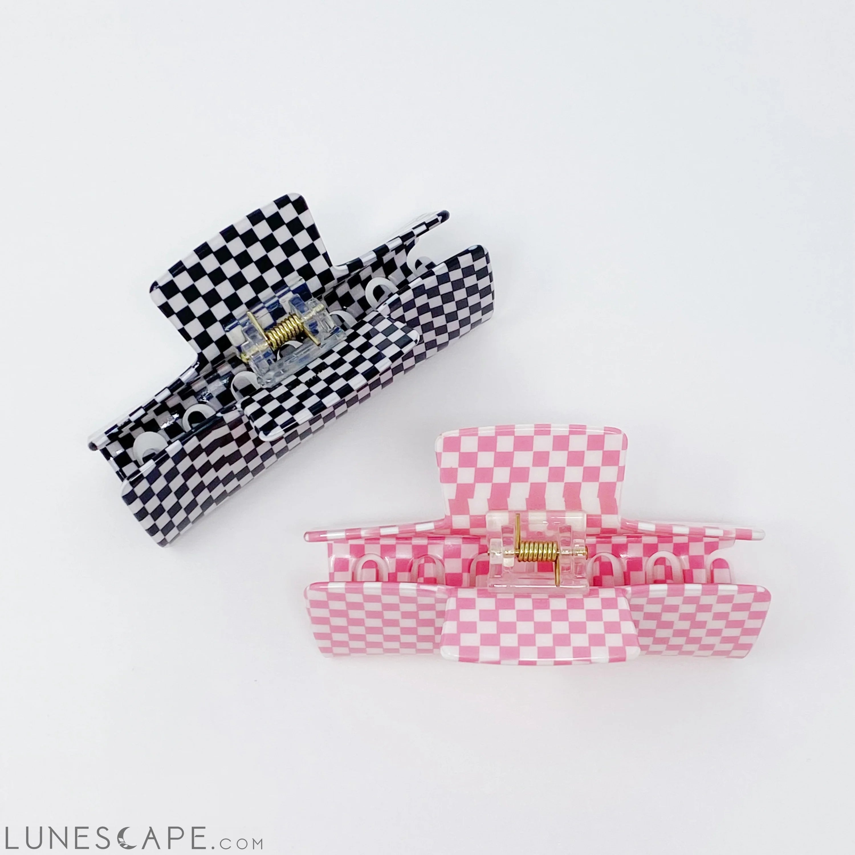 Oversized Checkered Hair Claw LUNESCAPE