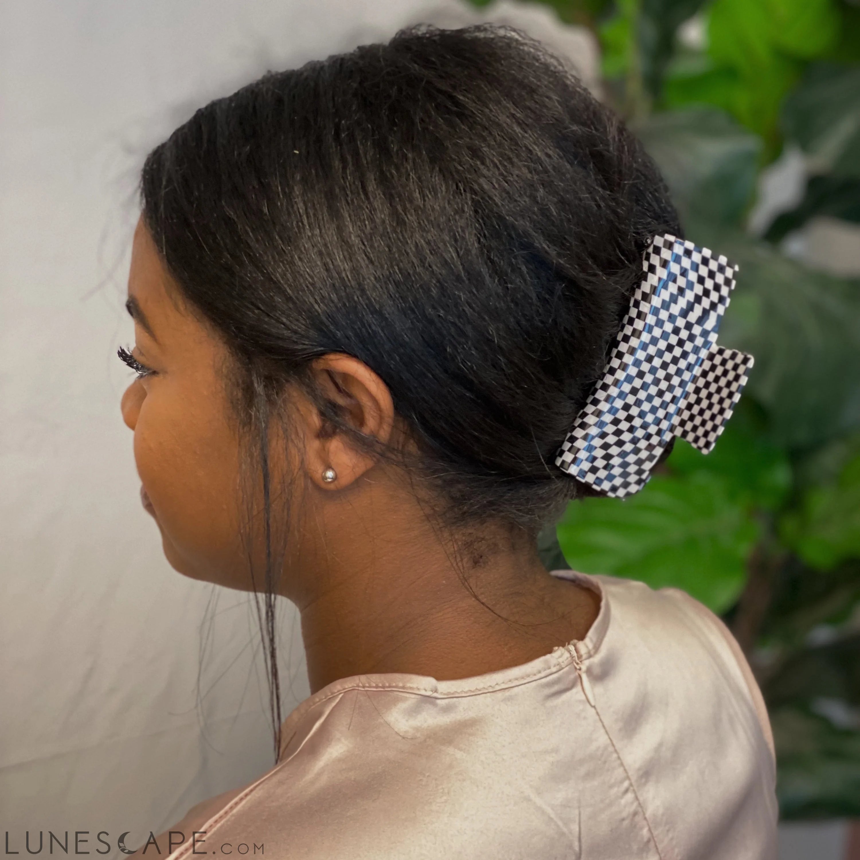Oversized Checkered Hair Claw LUNESCAPE