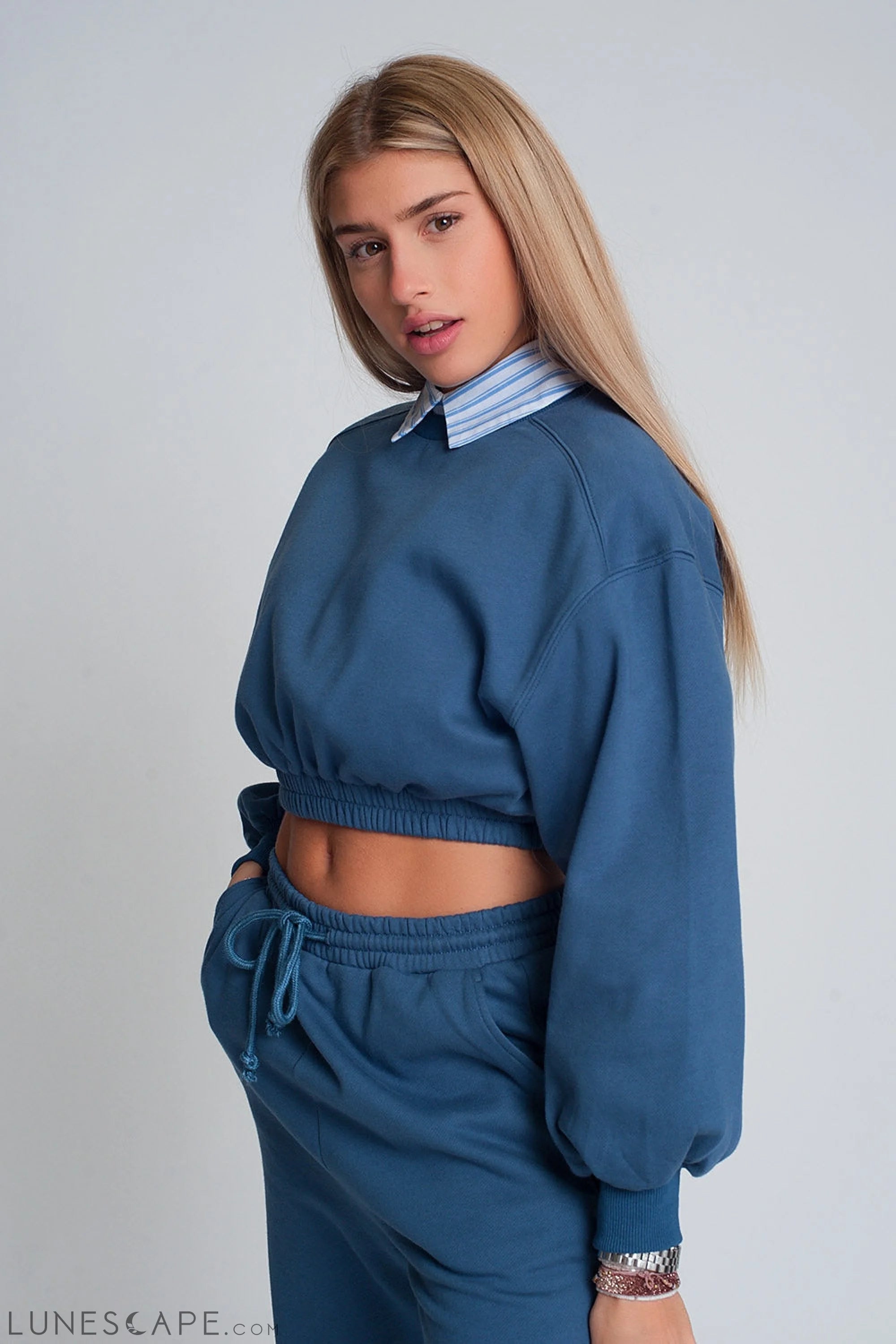 Oversized Cropped Sweatshirt in Blue LUNESCAPE