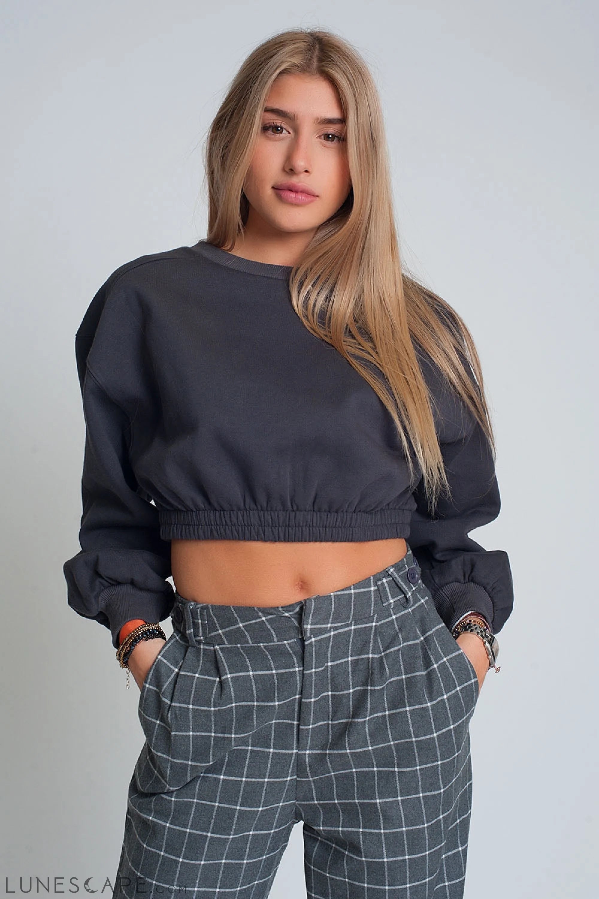 Oversized Cropped Sweatshirt in Dark Grey LUNESCAPE