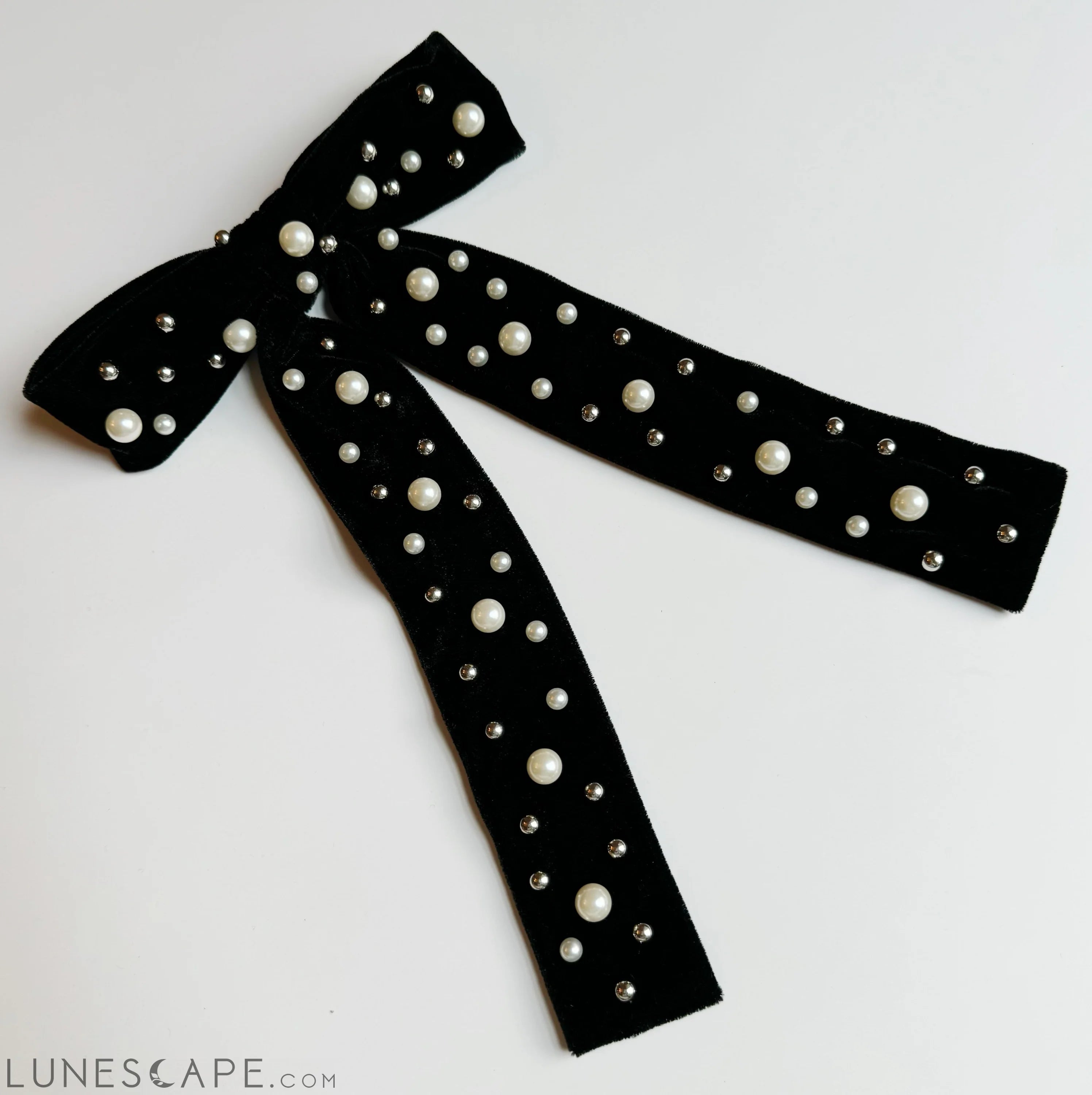 Pearl Throwed Velvet Bow Hair Clip LUNESCAPE