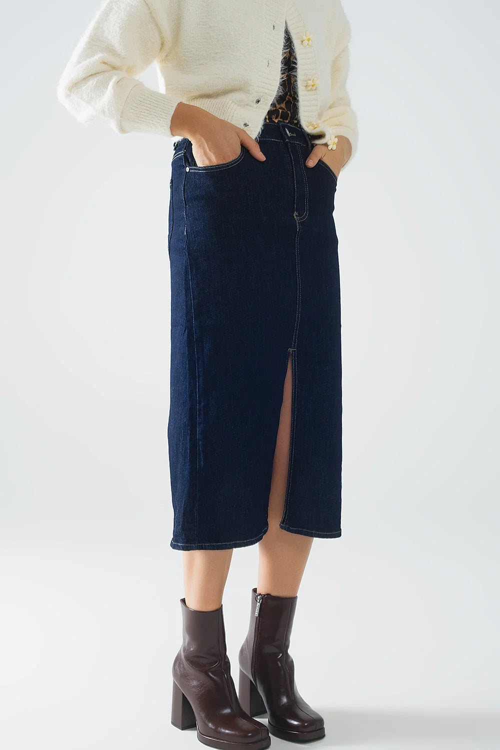 Pencil Denim Skirt in Dark Wash LUNESCAPE