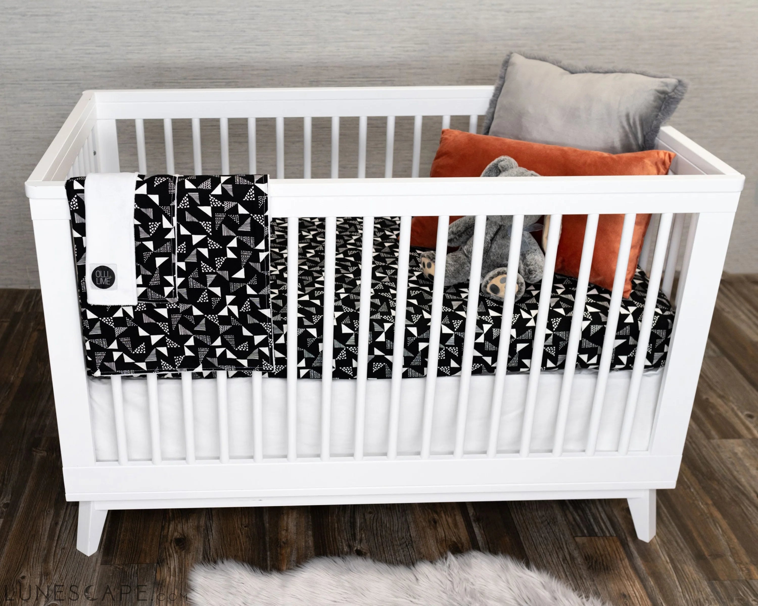 Pinwheels Deluxe Crib Bedding Set LUNESCAPE