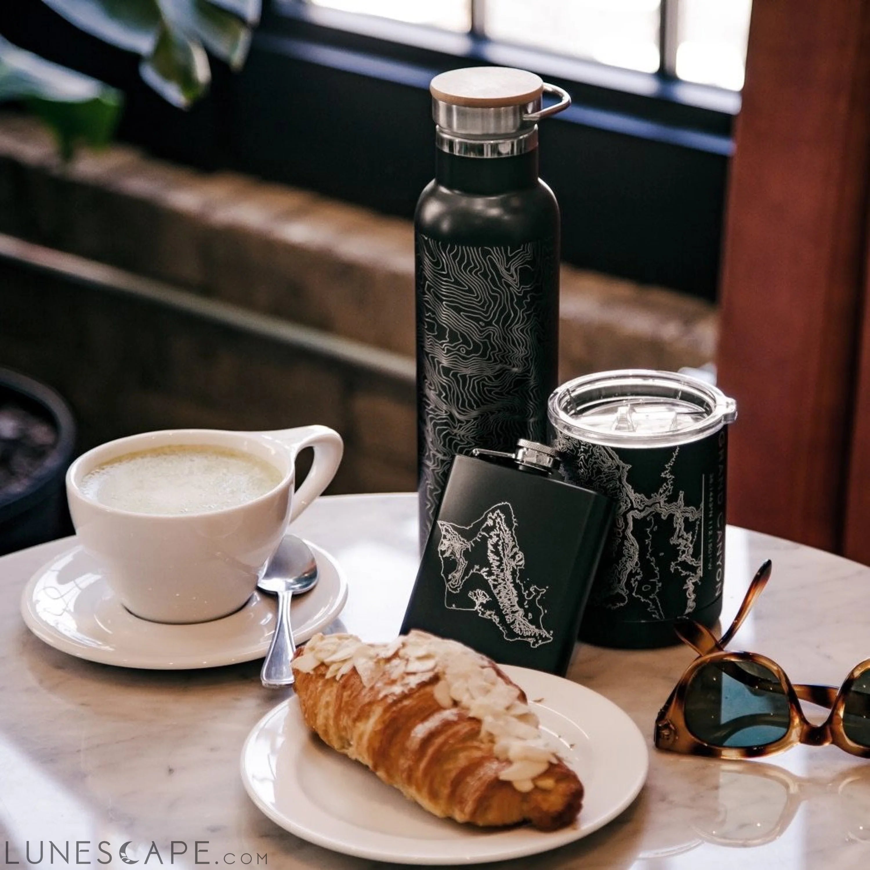 Pittsburgh - Pennsylvania Map Bottle with Bamboo Top in Matte Black LUNESCAPE