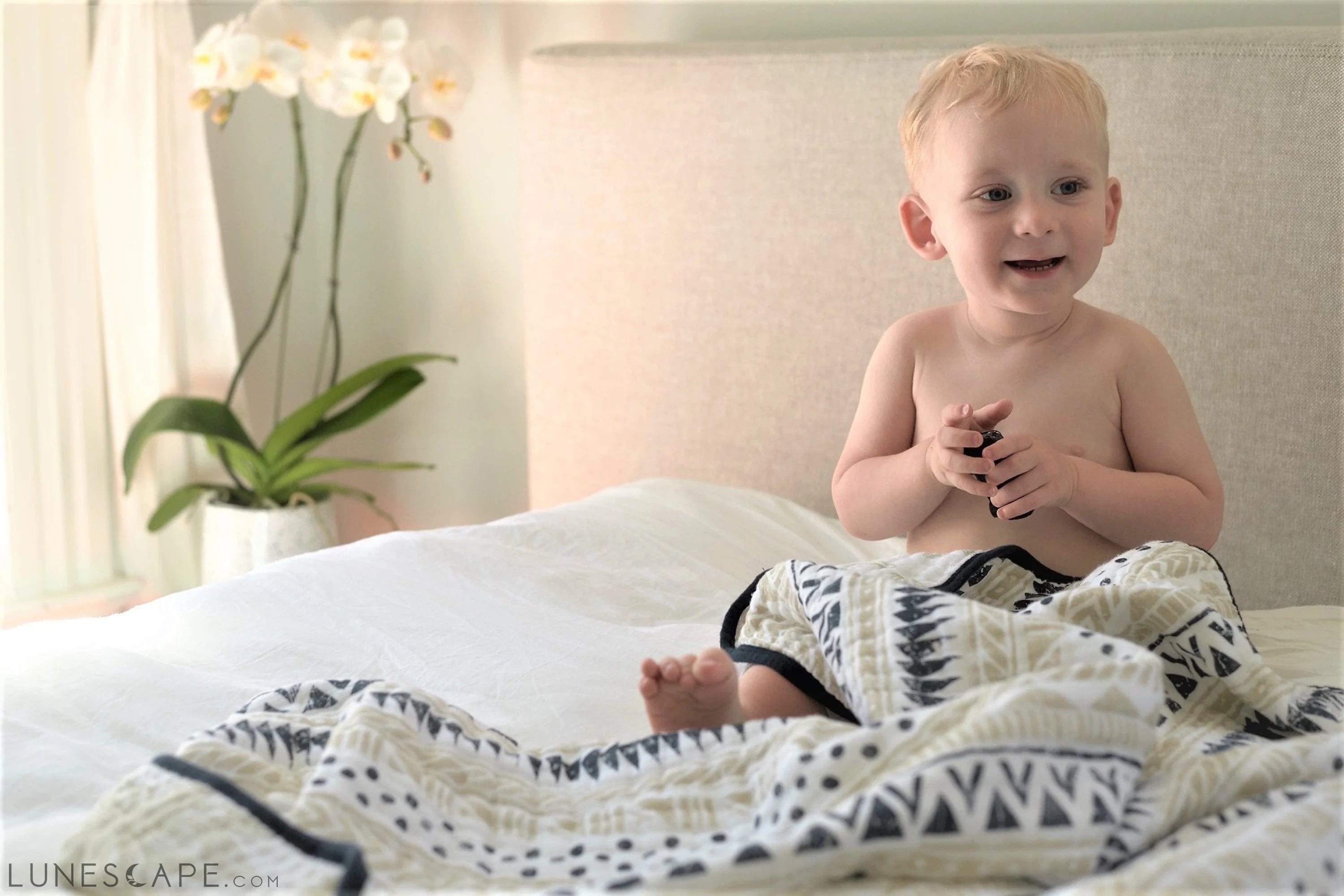 Pyramid and Boho Fields Cotton Muslin Newcastle Blanket LUNESCAPE