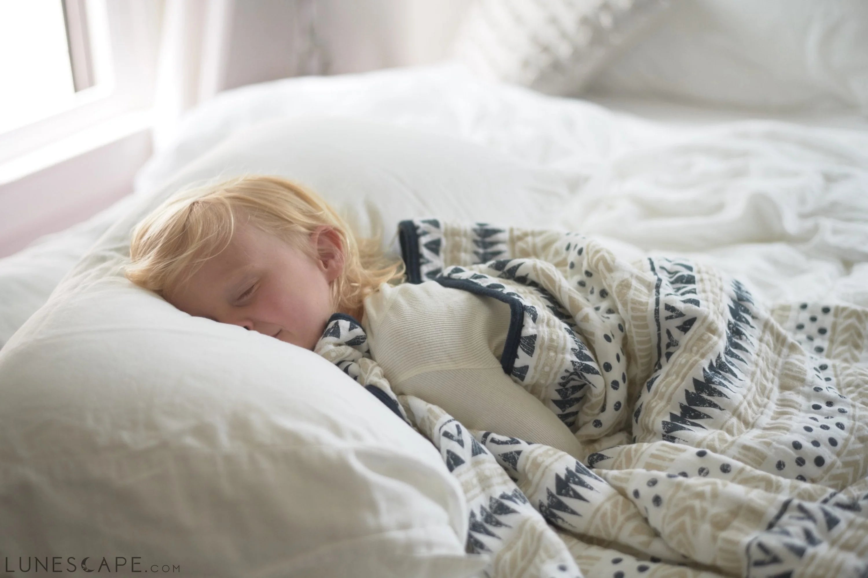 Pyramid Cotton Muslin Newcastle Blanket LUNESCAPE