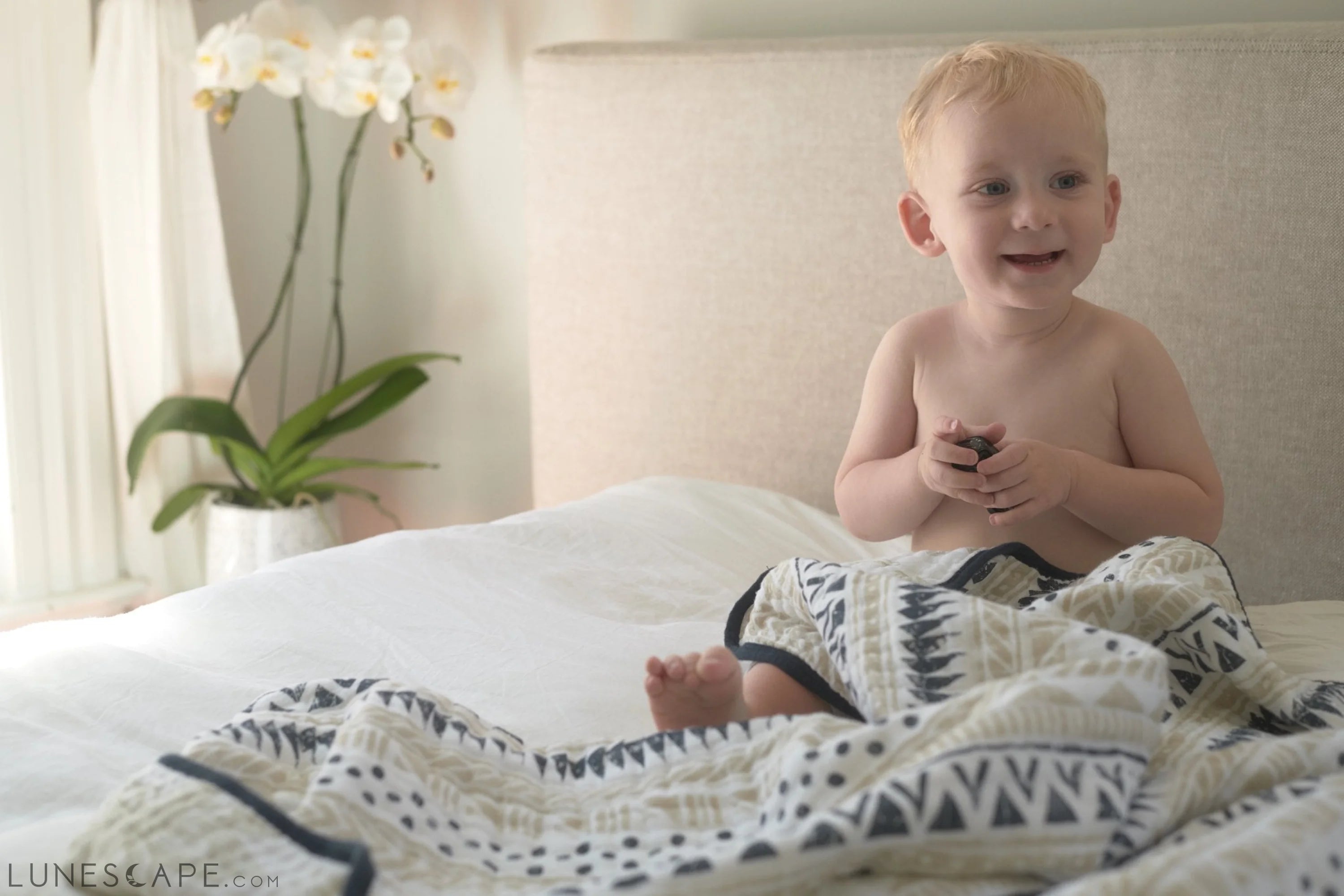 Pyramid Cotton Muslin Newcastle Blanket LUNESCAPE