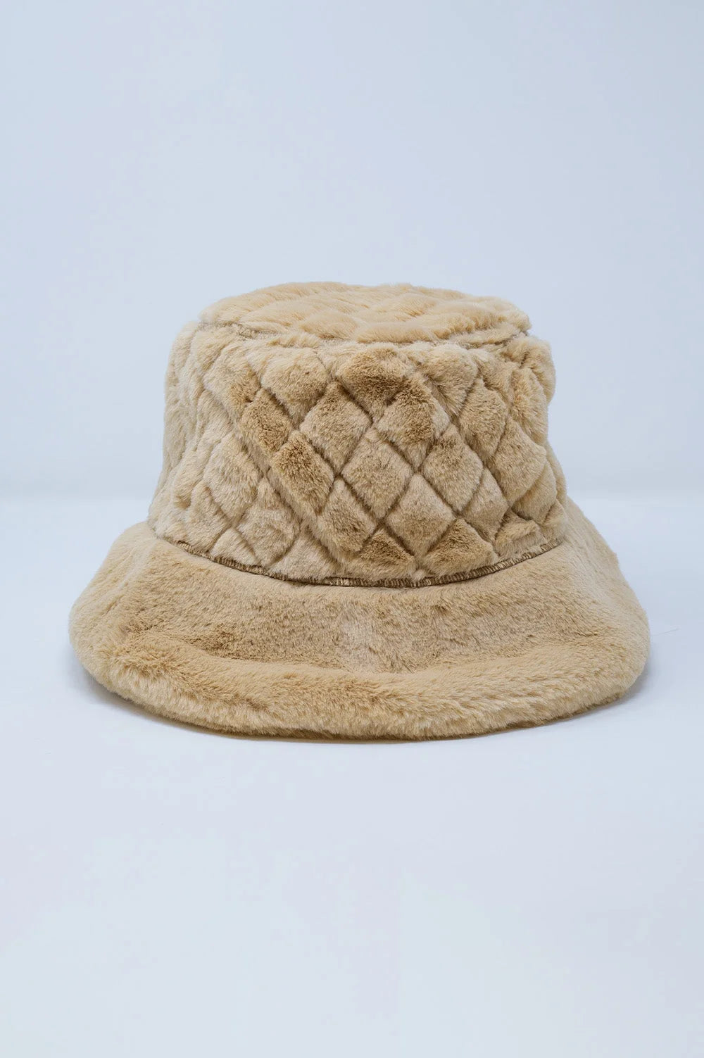 Quilted Bucket Hat in Beige Faux Fur LUNESCAPE