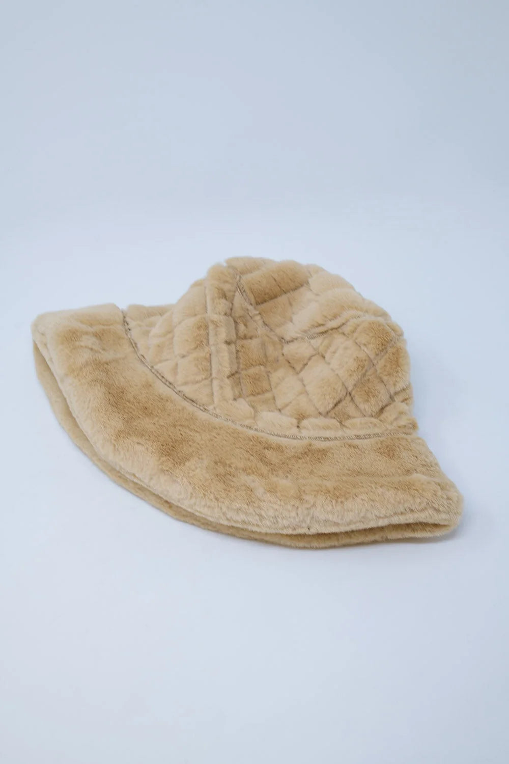 Quilted Bucket Hat in Beige Faux Fur LUNESCAPE