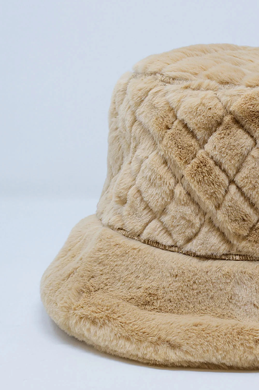 Quilted Bucket Hat in Beige Faux Fur LUNESCAPE
