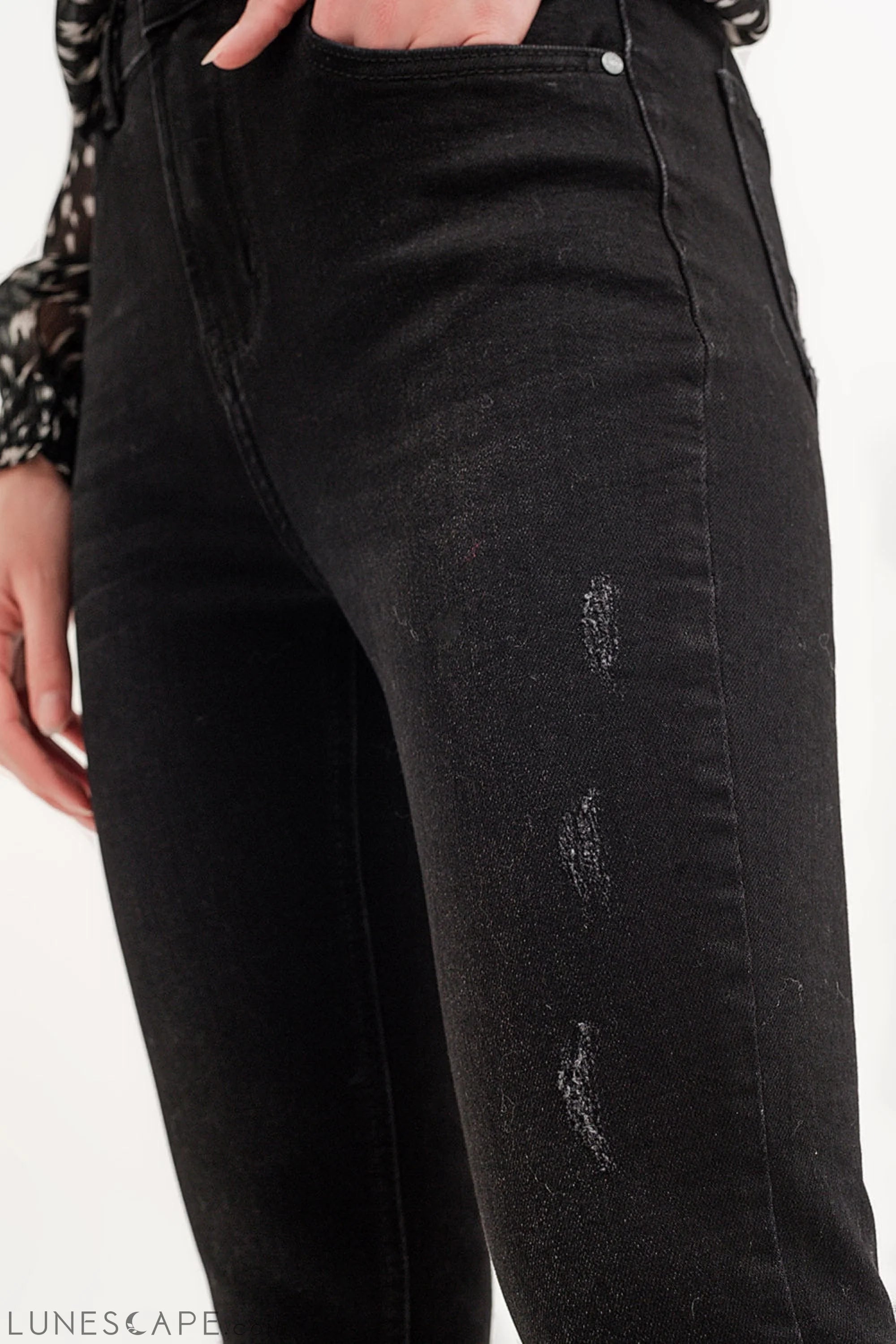 Raw Hem Skinny Jeans in Washed Black LUNESCAPE