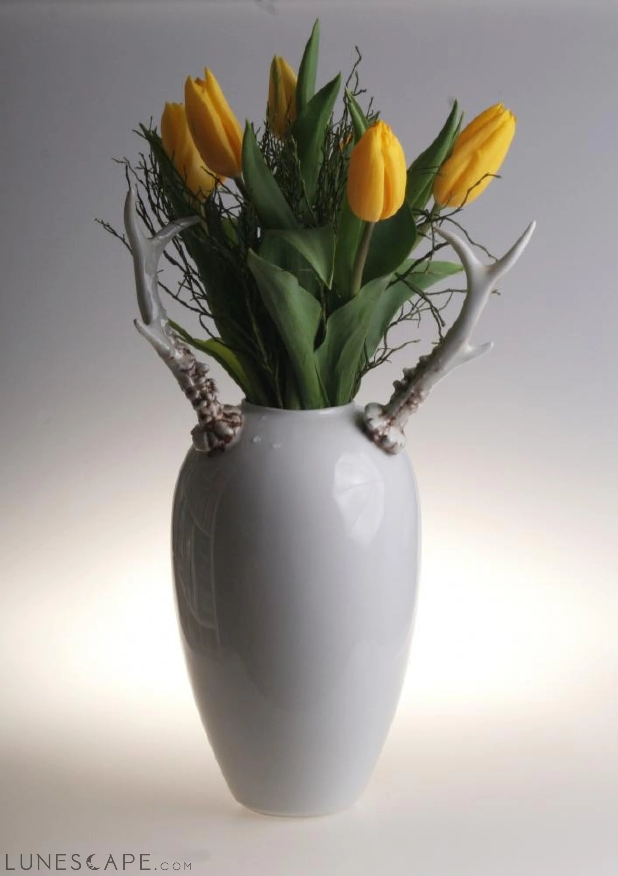 Retro Style Porcelain Flower Vase with Deer Horns LUNESCAPE