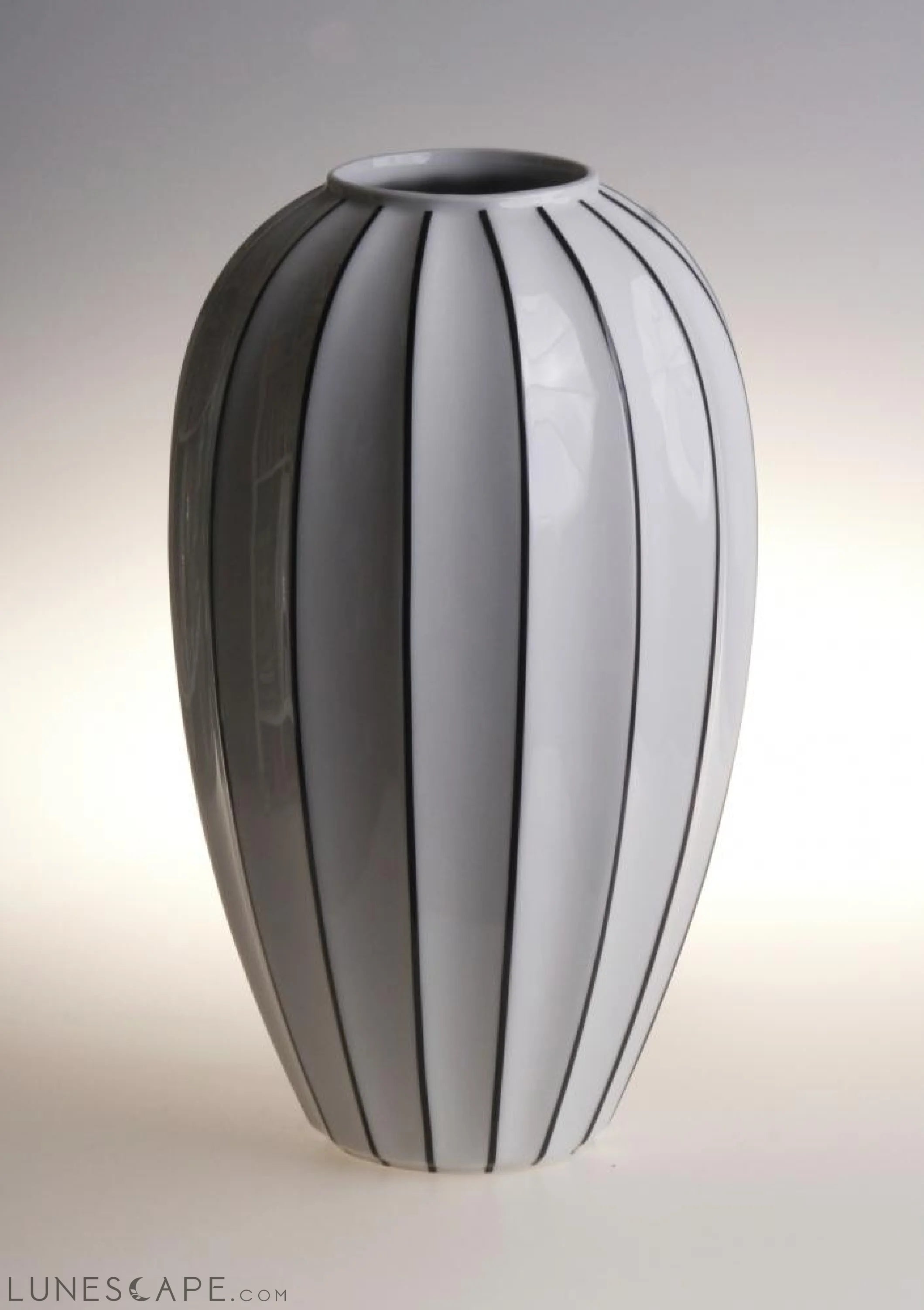 Retro Style Round Stripe Porcelain Flower Vase l LUNESCAPE
