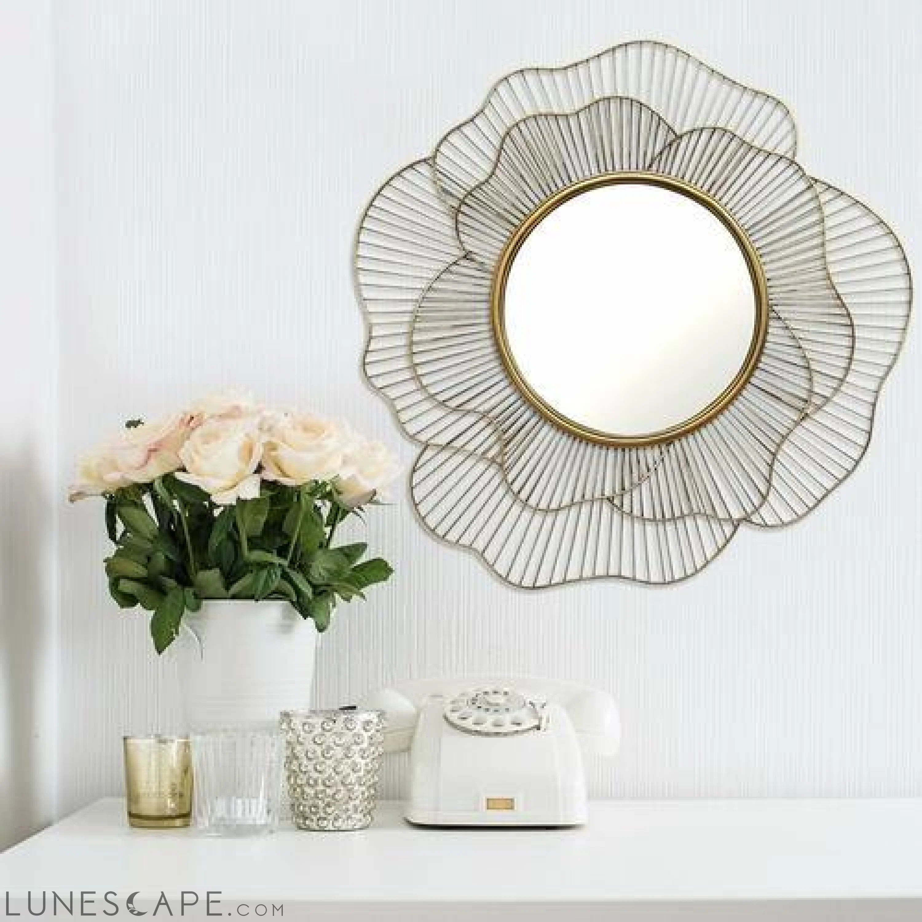Round Gold Flower Metal Wall Mirror - 28.25" LUNESCAPE