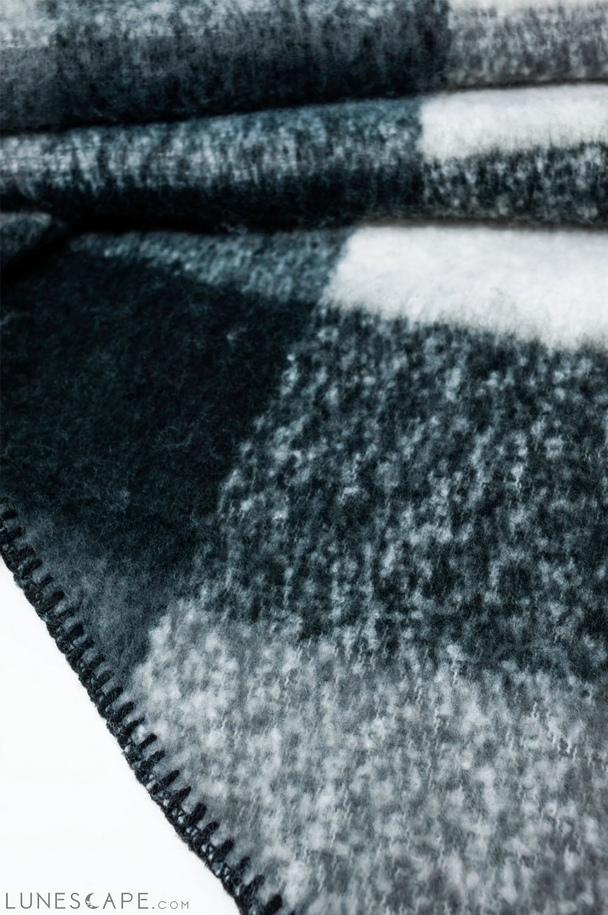 Scarf in Black and White LUNESCAPE