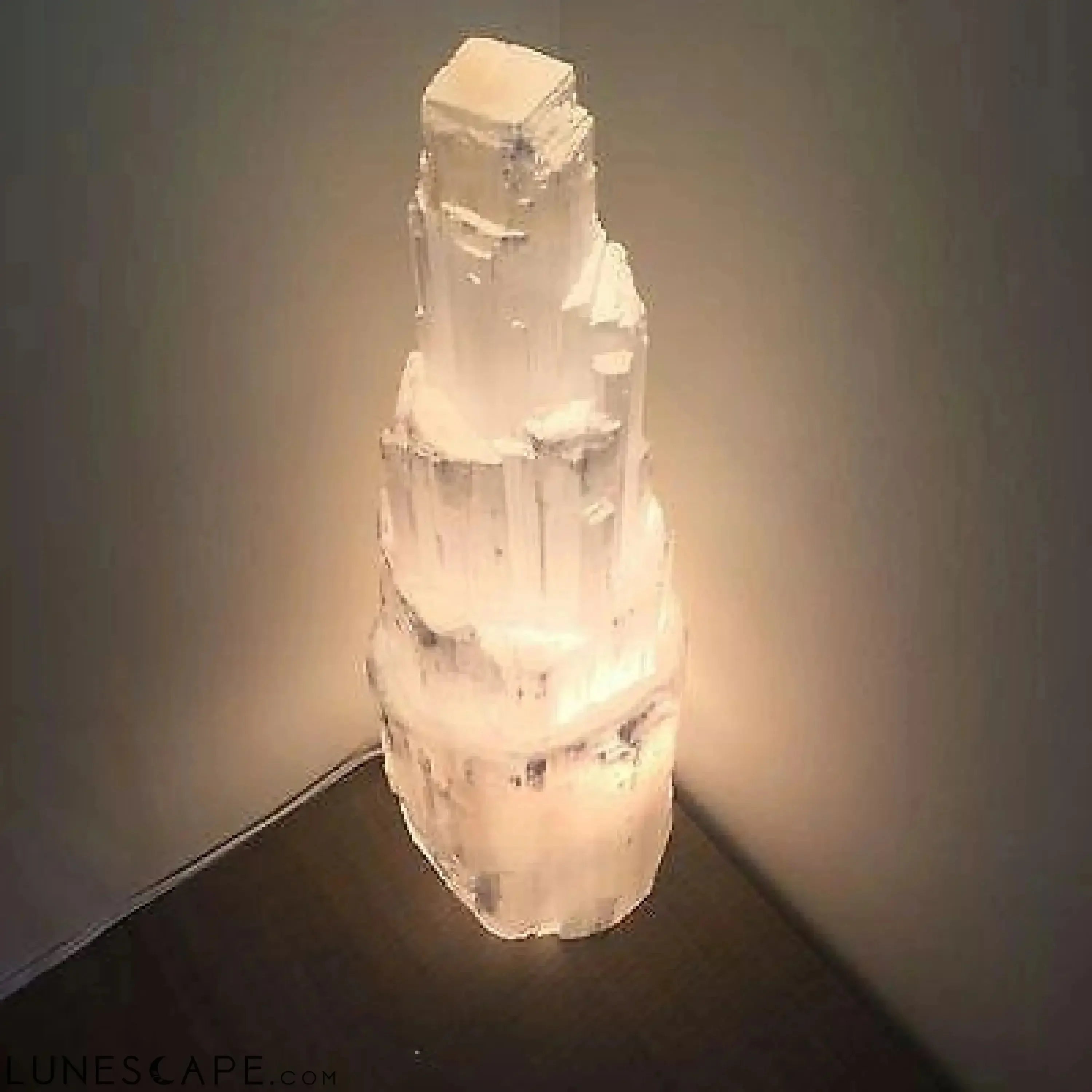Selenite Tower Lamp LUNESCAPE