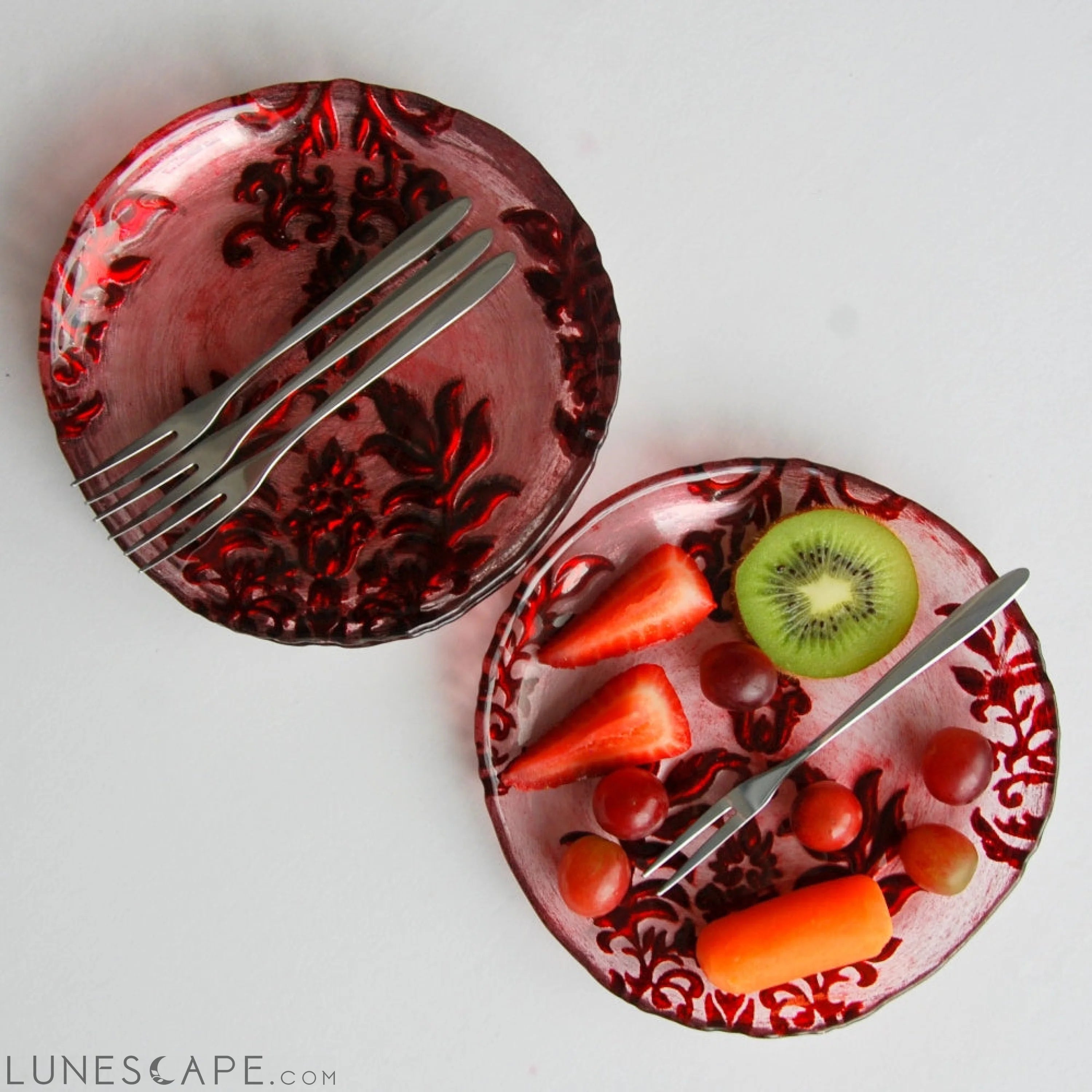 Set/4 DAMASK 6.5" RED/VELVET CANAPE PLATES LUNESCAPE
