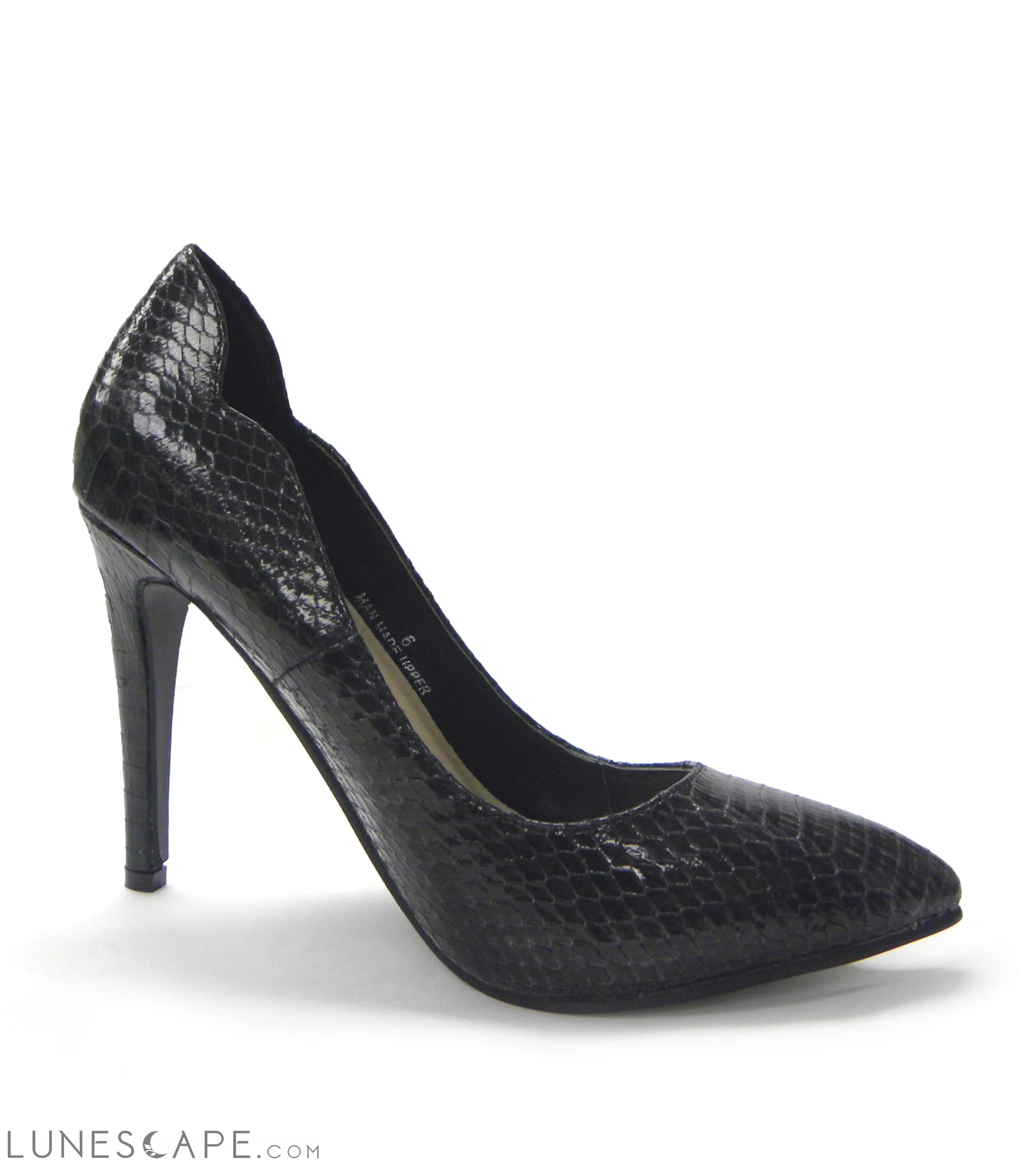 SHARLENE Scalloped Classic Pump LUNESCAPE