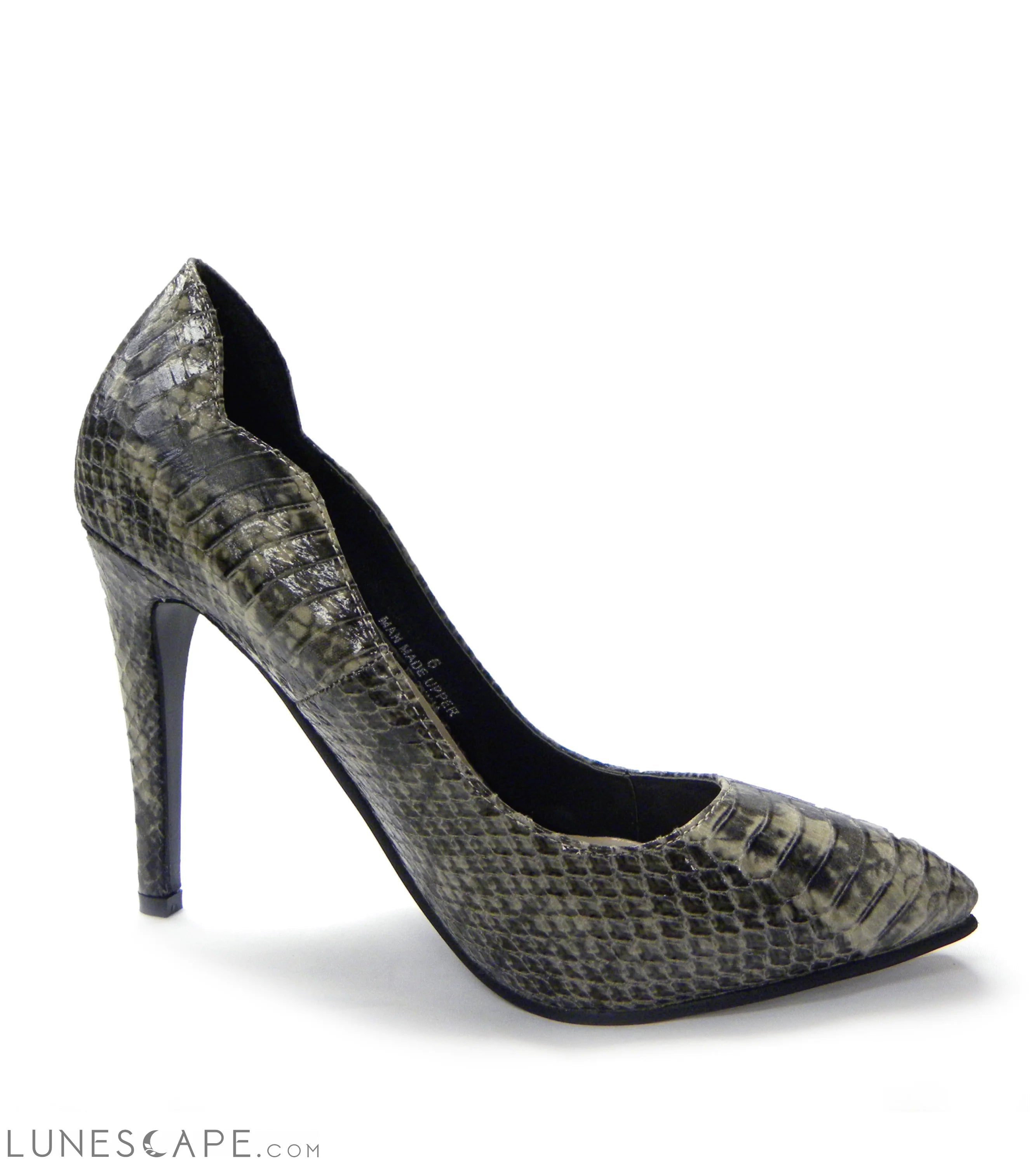 SHARLENE Scalloped Classic Pump LUNESCAPE