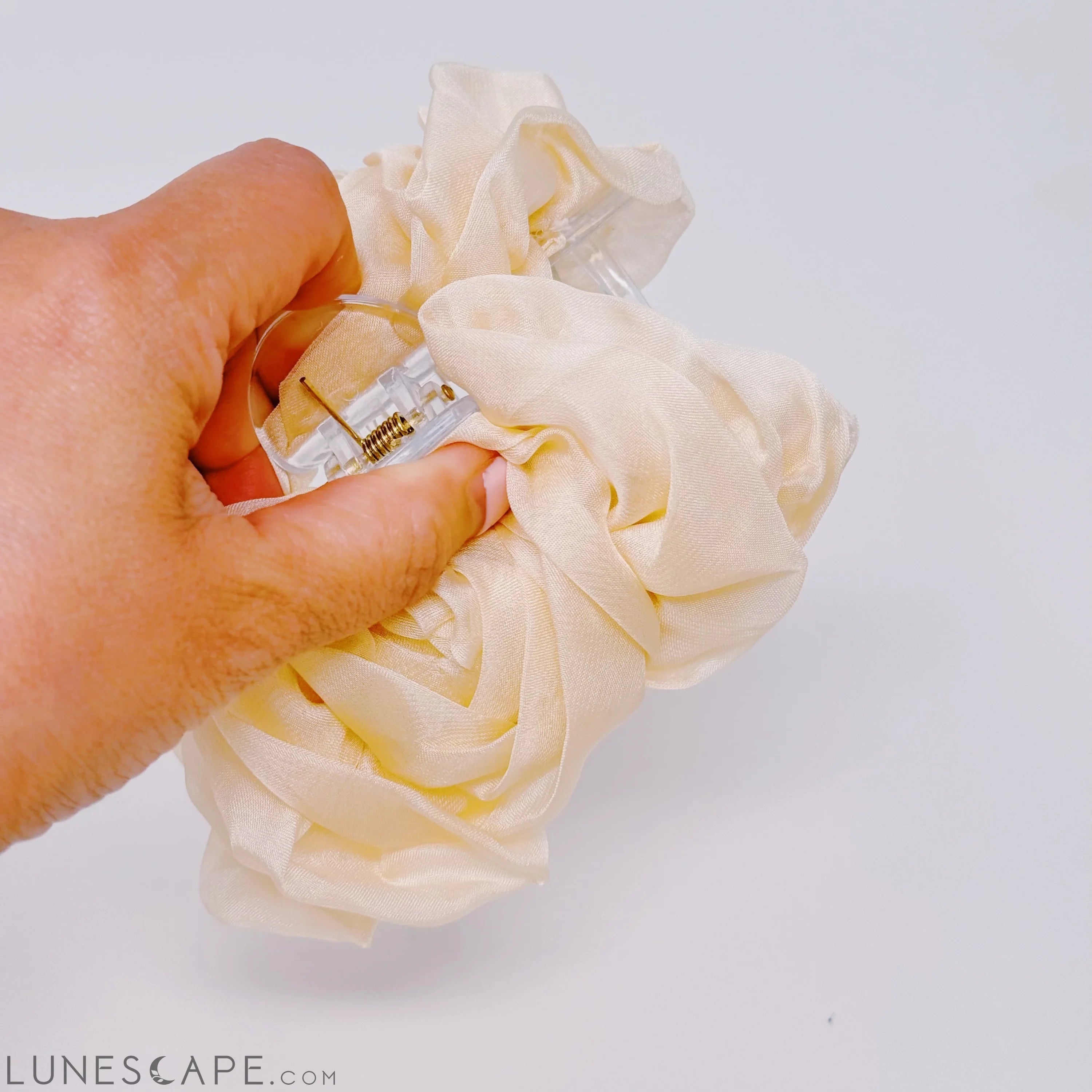 Sheer Flower Hair Claw LUNESCAPE