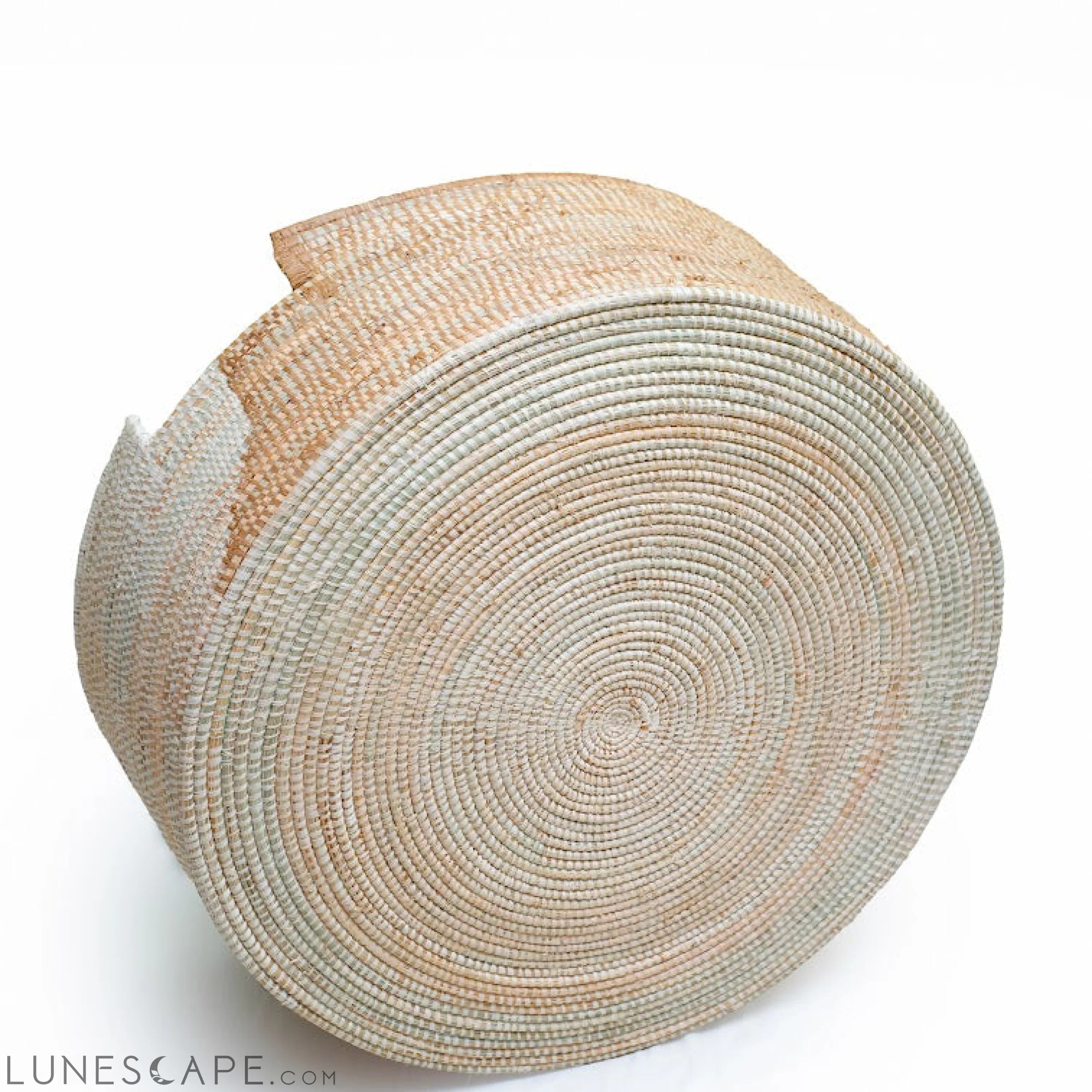Simba Handwoven Pet Bed LUNESCAPE