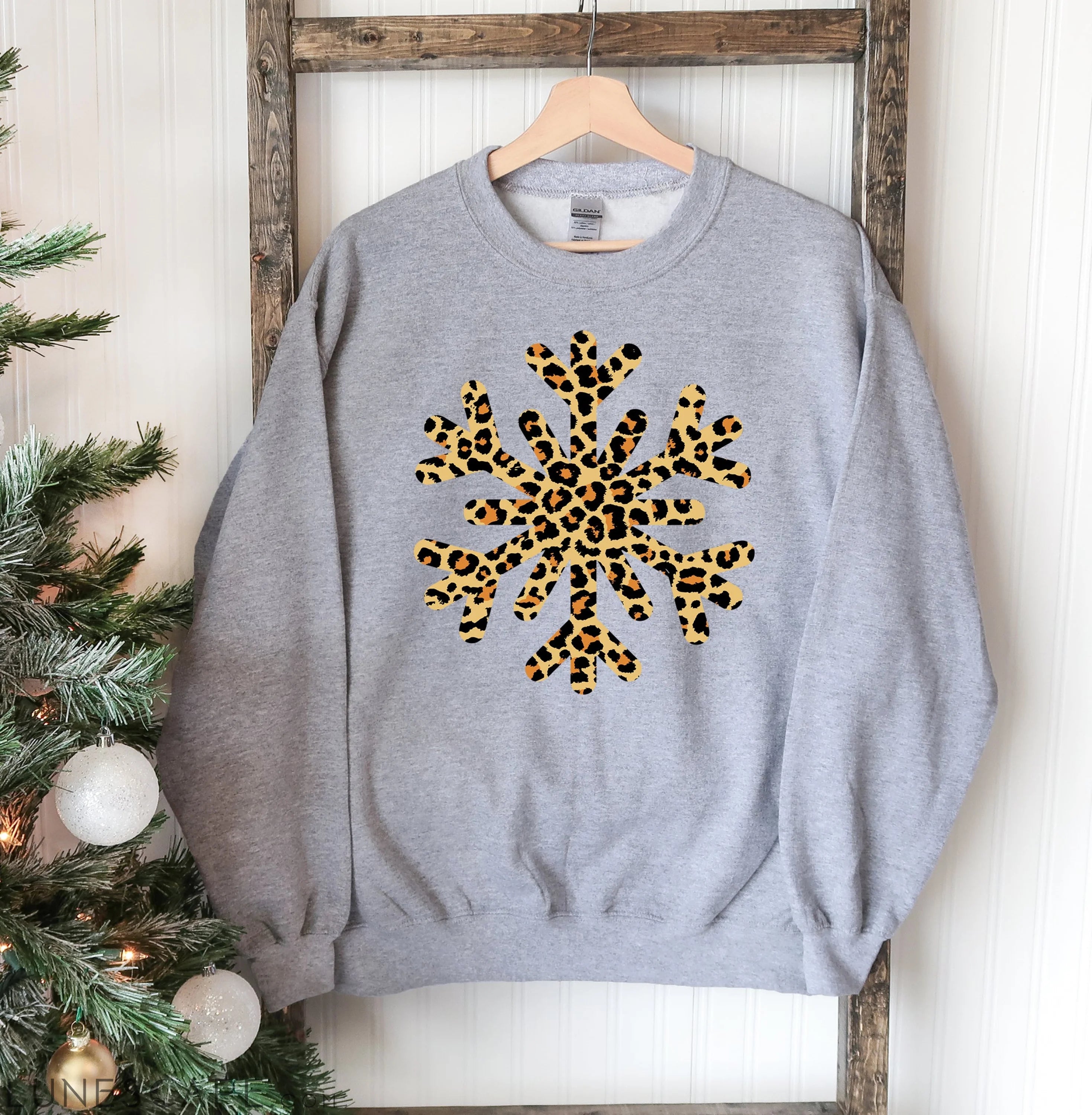 Snowflake Christmas Sweatshirt LUNESCAPE