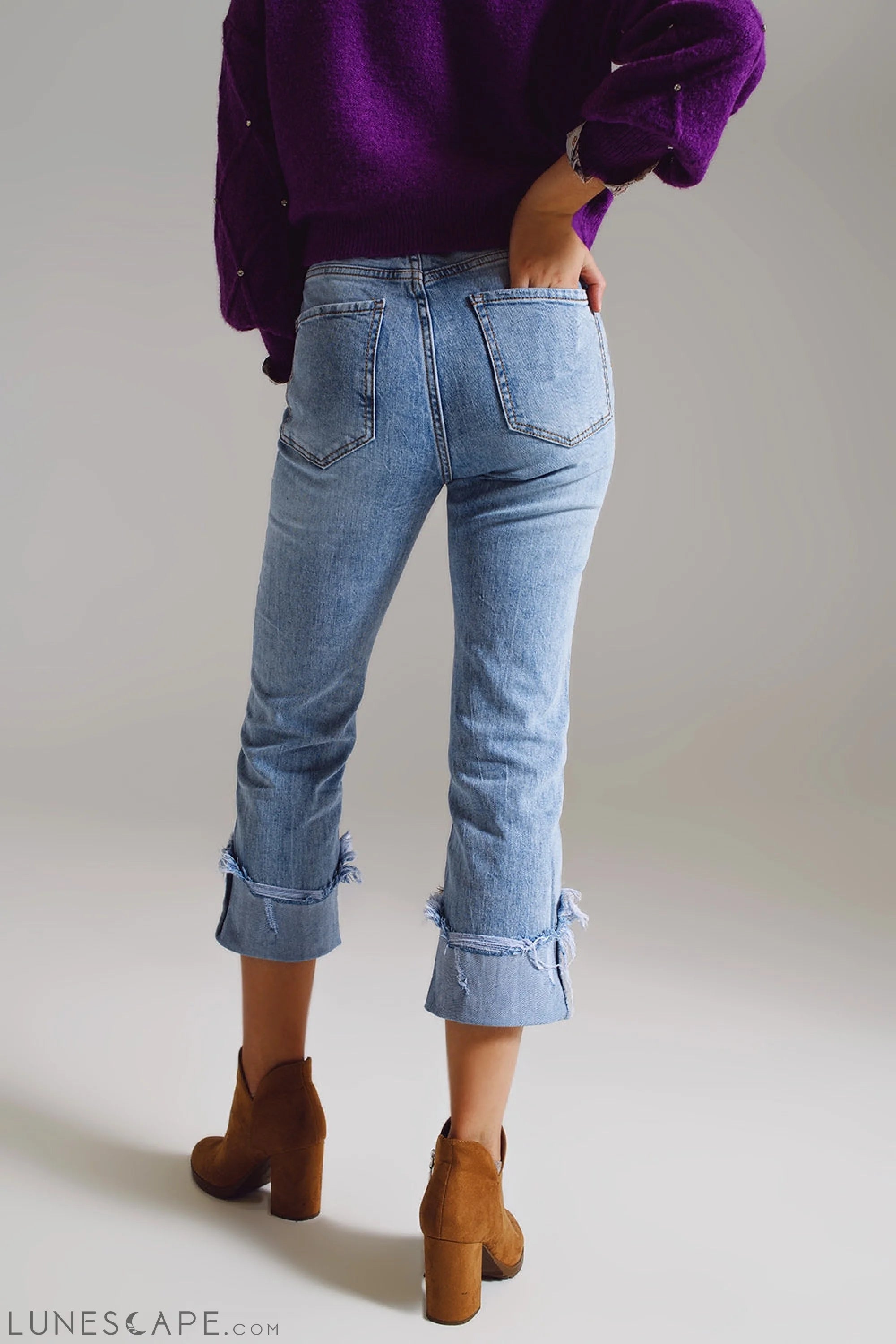 Straight Leg Jeans With Distressed Hem in Light Blue LUNESCAPE