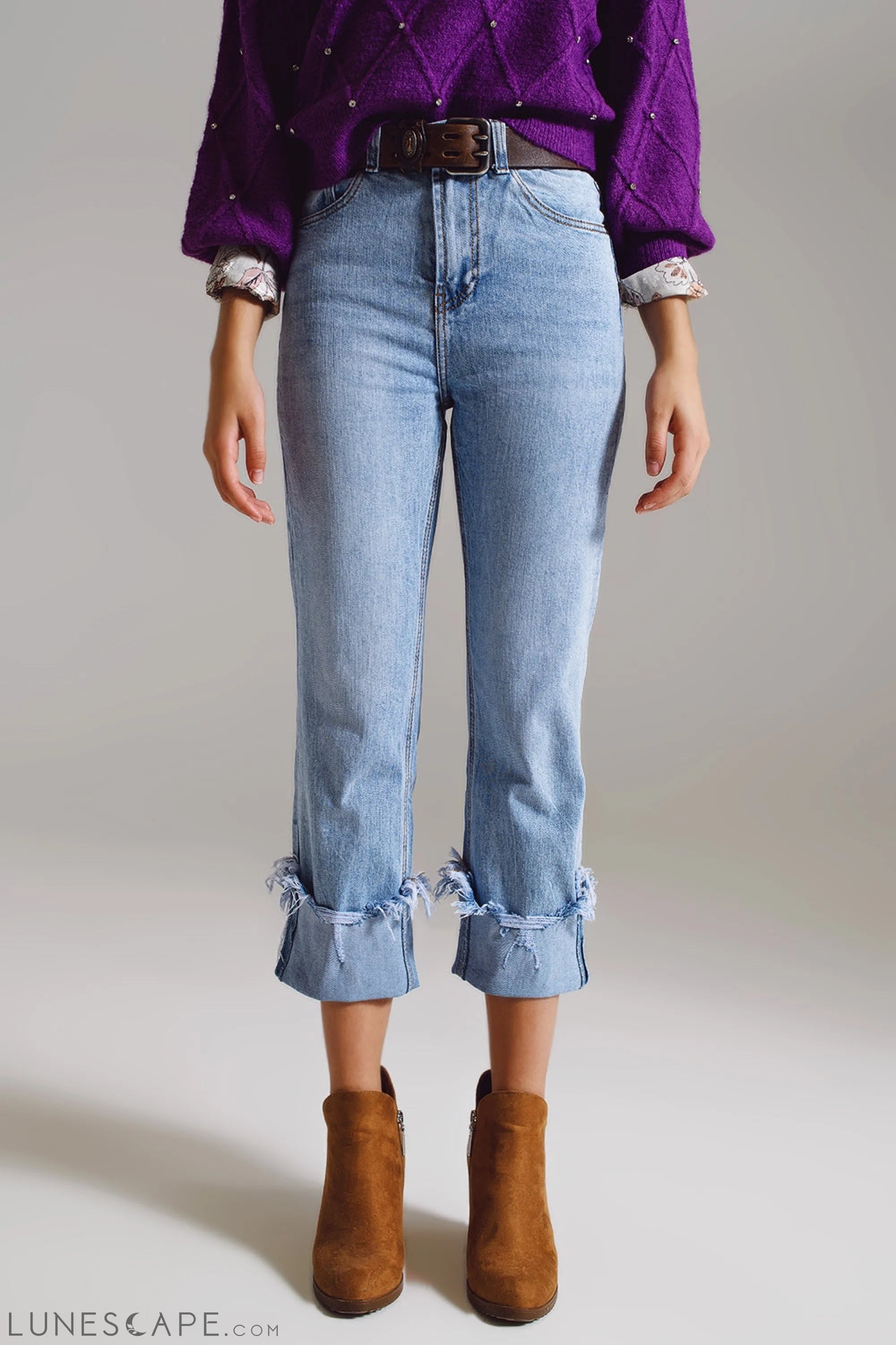 Straight Leg Jeans With Distressed Hem in Light Blue LUNESCAPE