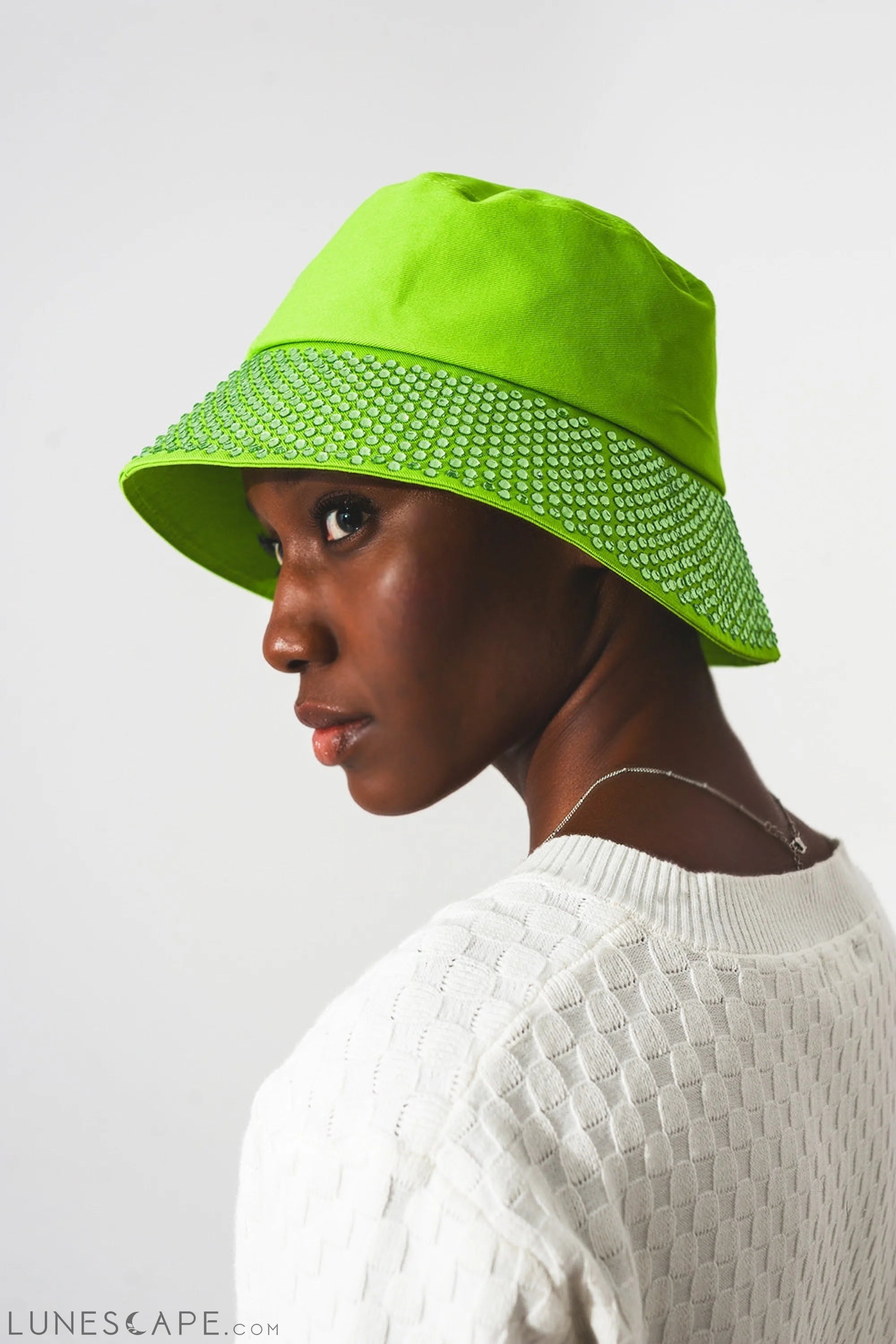 Strass Detail Bucket Hat in Green LUNESCAPE
