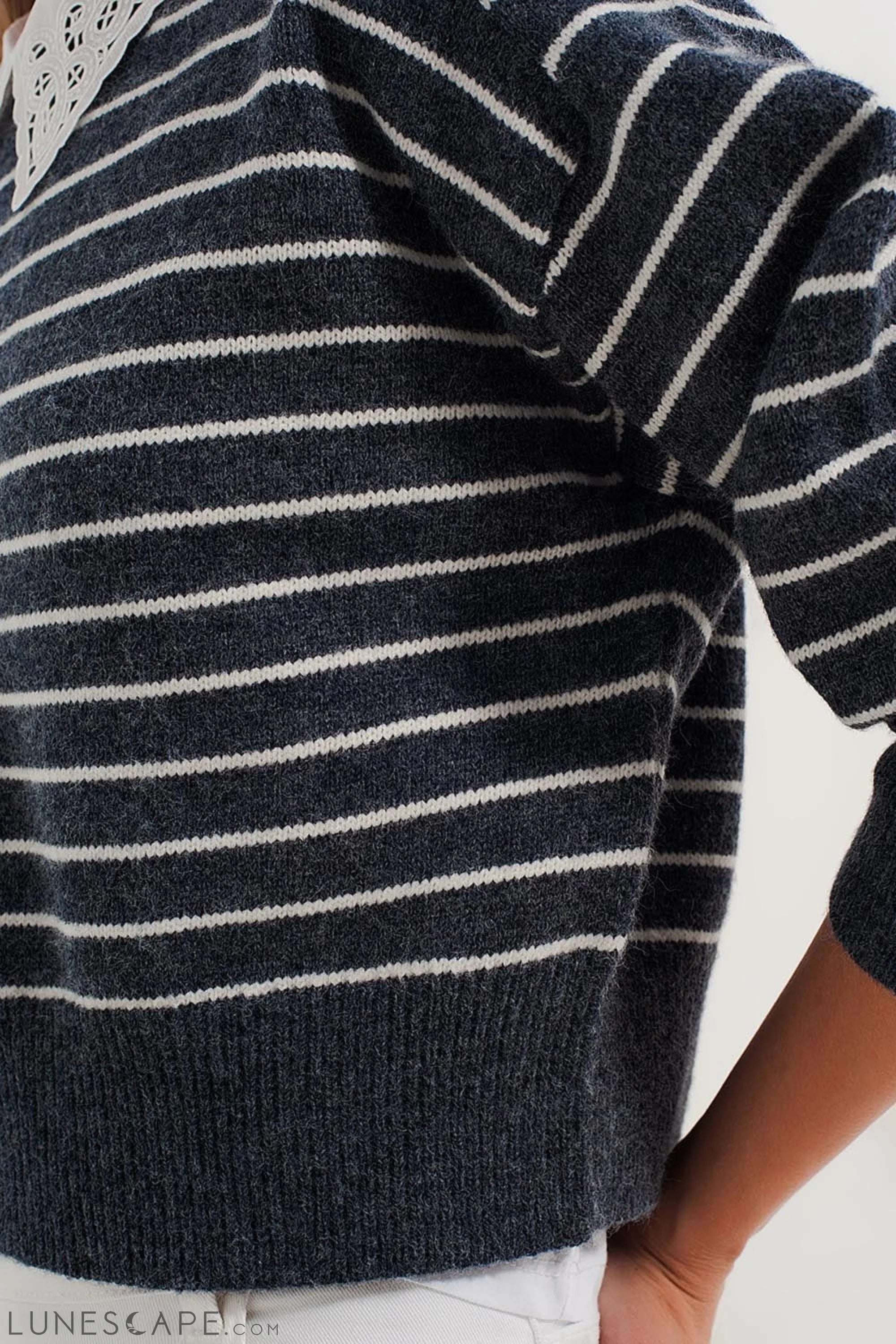 Striped Knitted Sweater With Wrangler Sleeves Blue and White LUNESCAPE