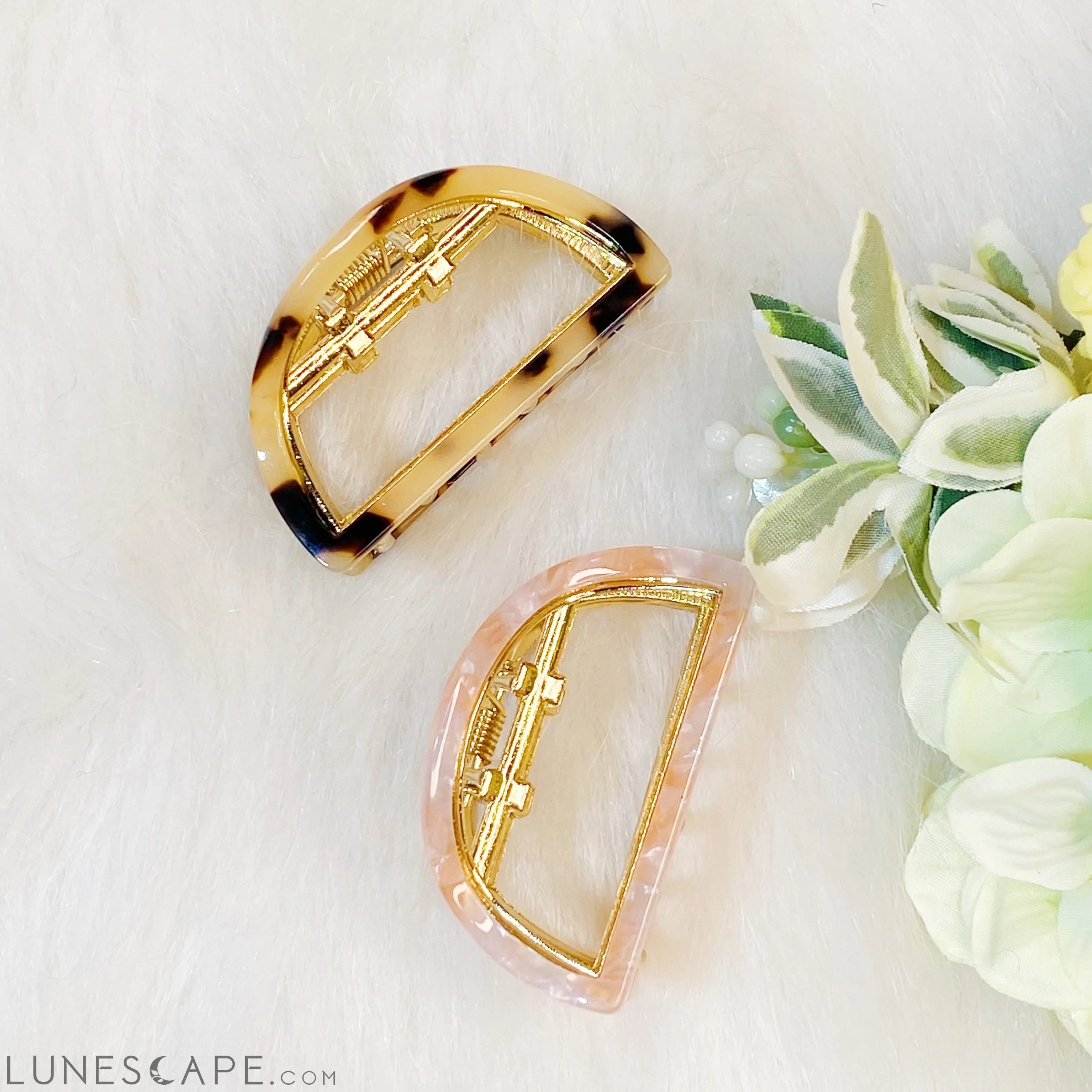 Stylish Outlined Hair Claw LUNESCAPE