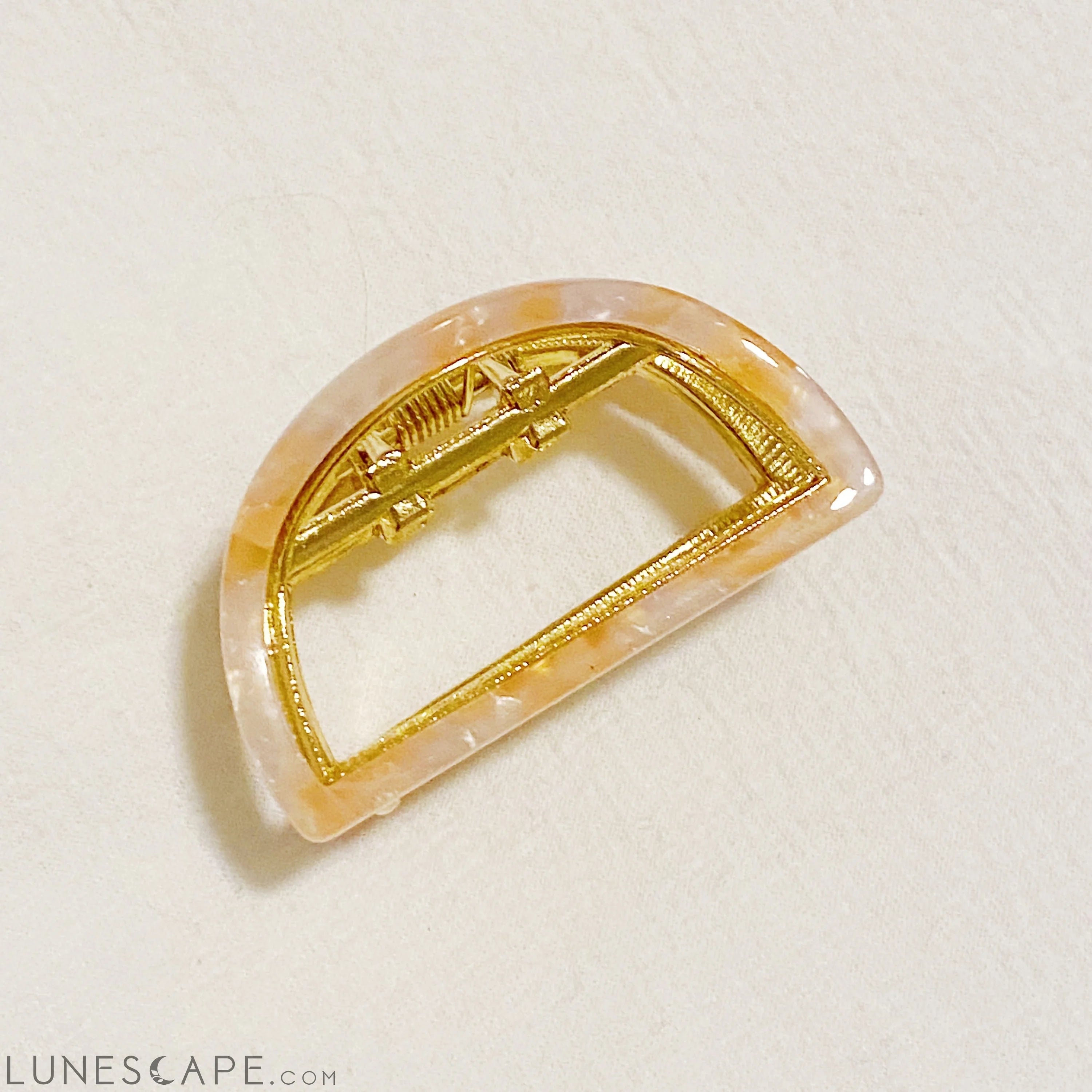 Stylish Outlined Hair Claw LUNESCAPE