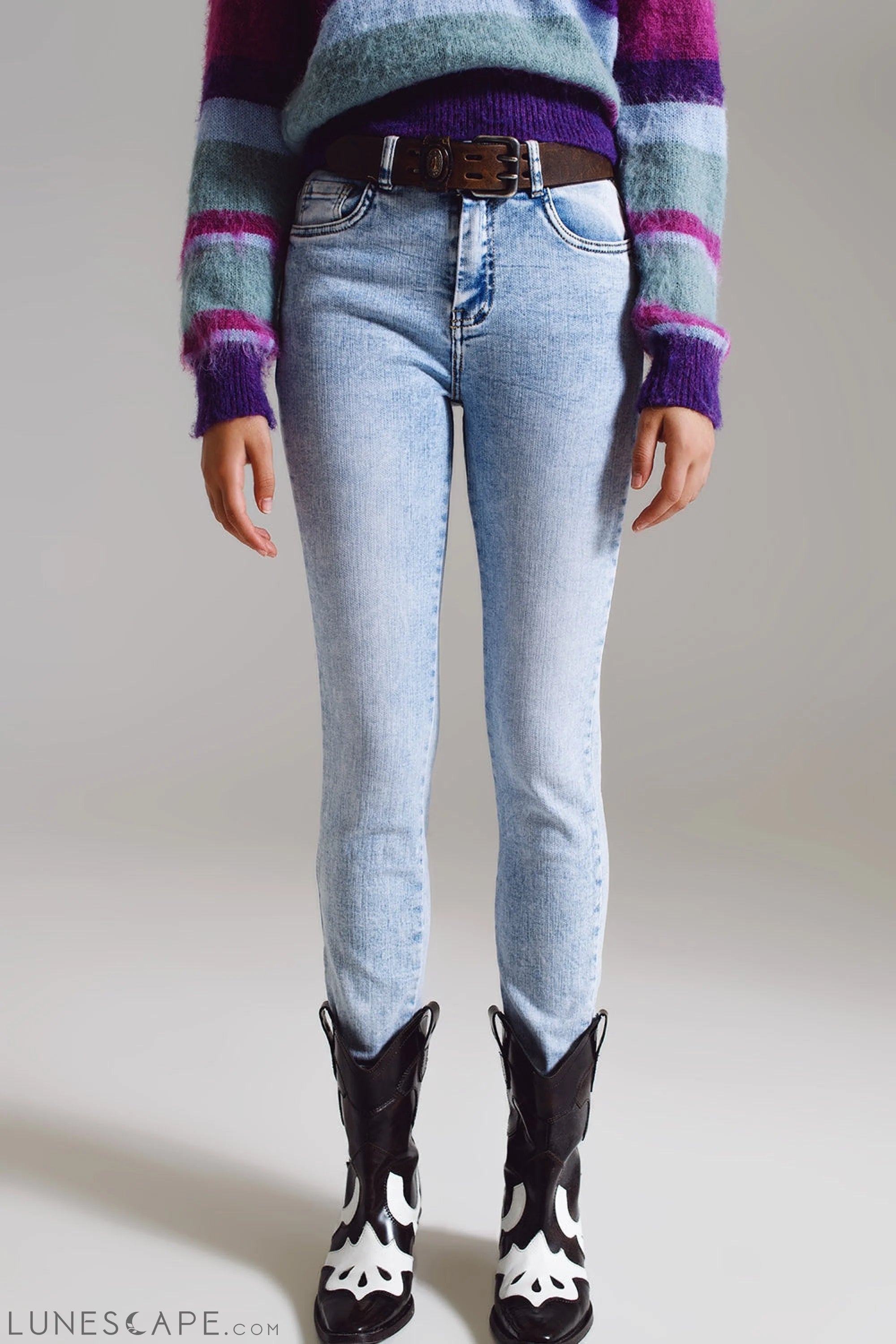 Super Skinny Jeans in Mid Rise in Light Blue Wash LUNESCAPE