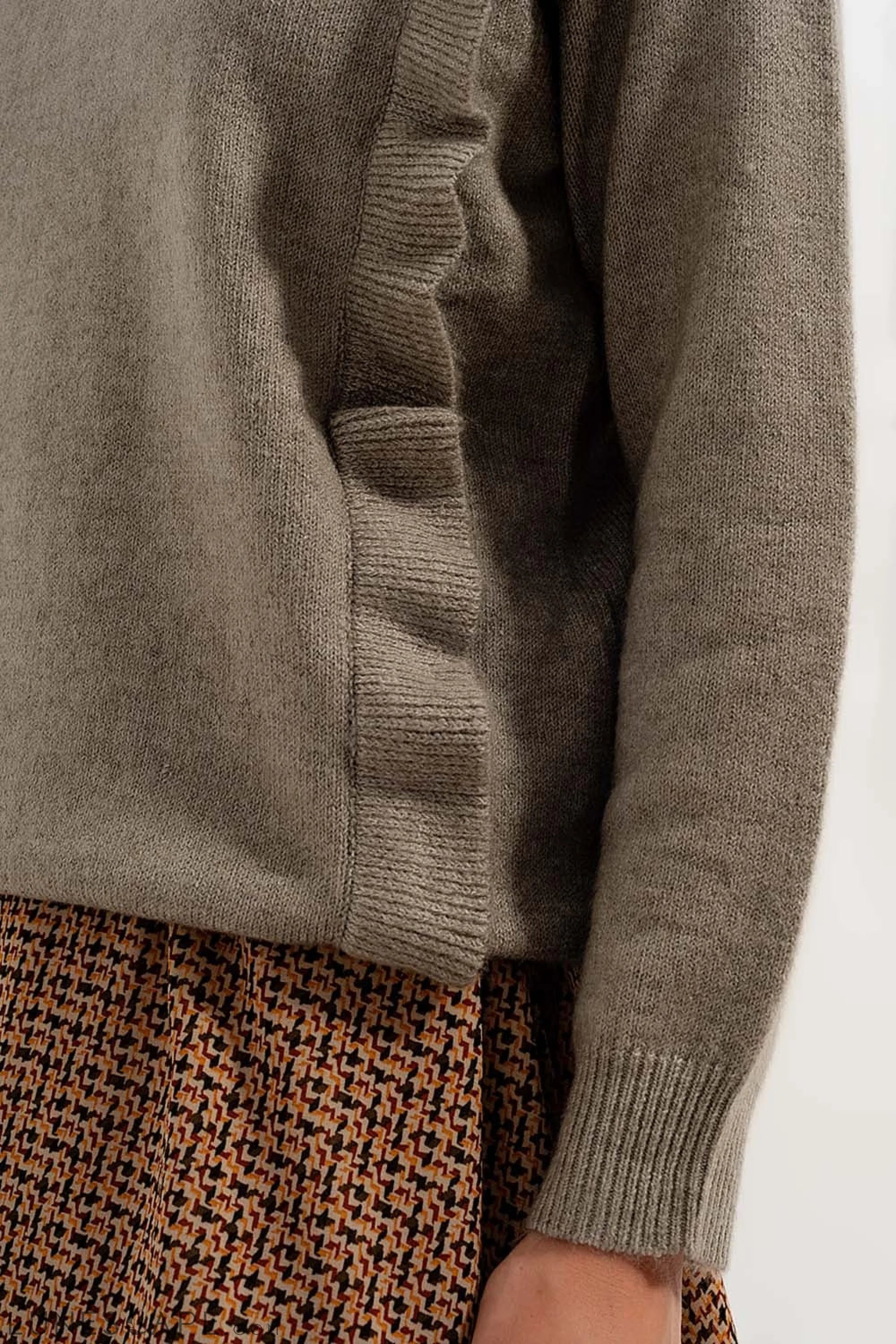 Sweater in Sage Green LUNESCAPE