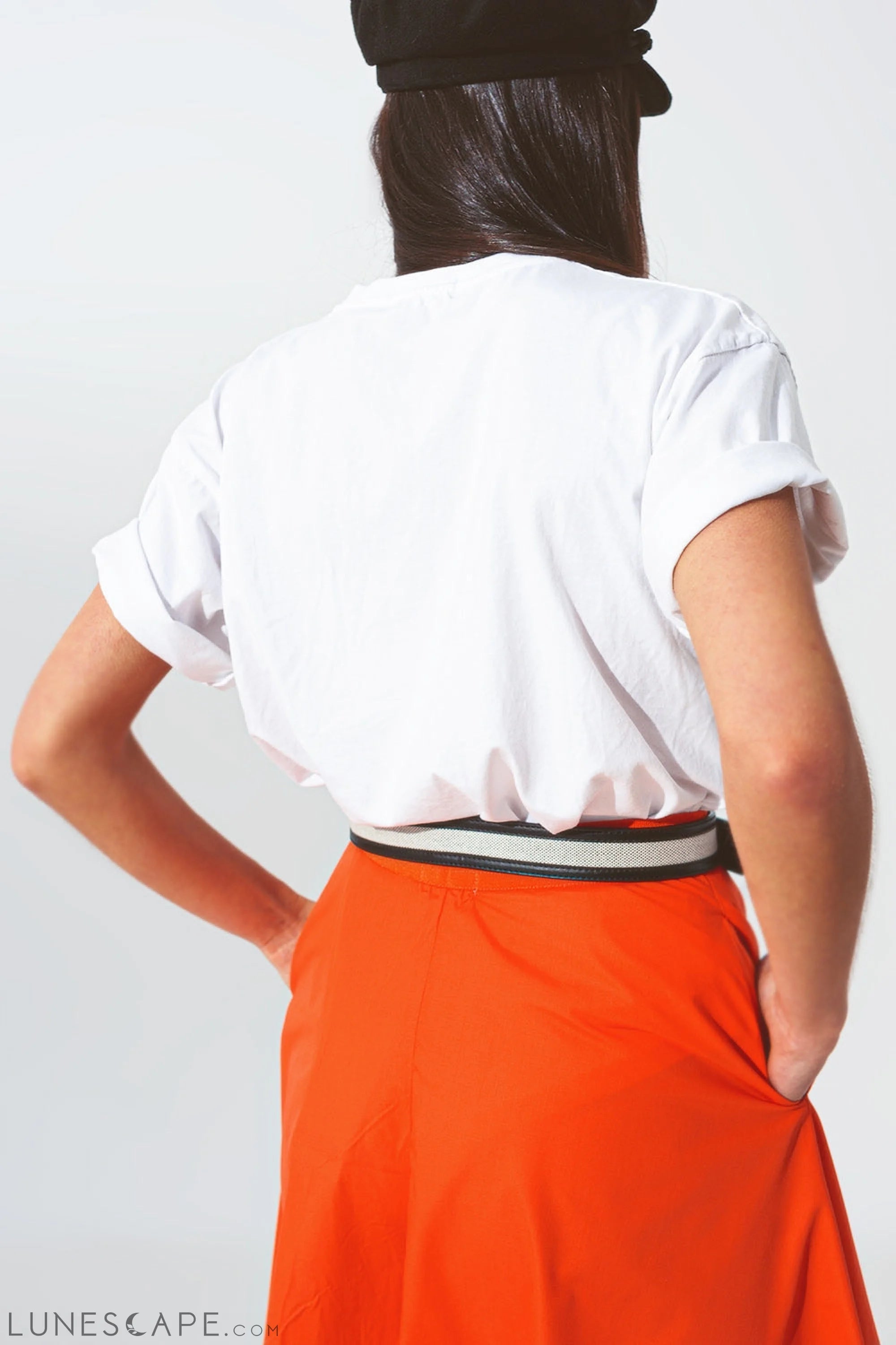 T-Shirt With Good Vibes Text in White LUNESCAPE
