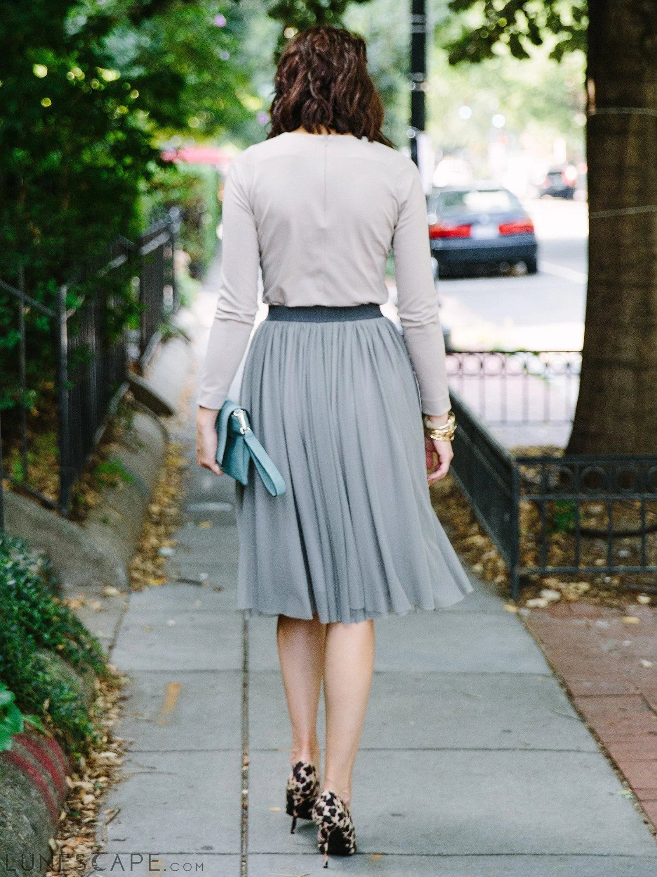 Tailored Scoop Neck Solid Top - Gray LUNESCAPE