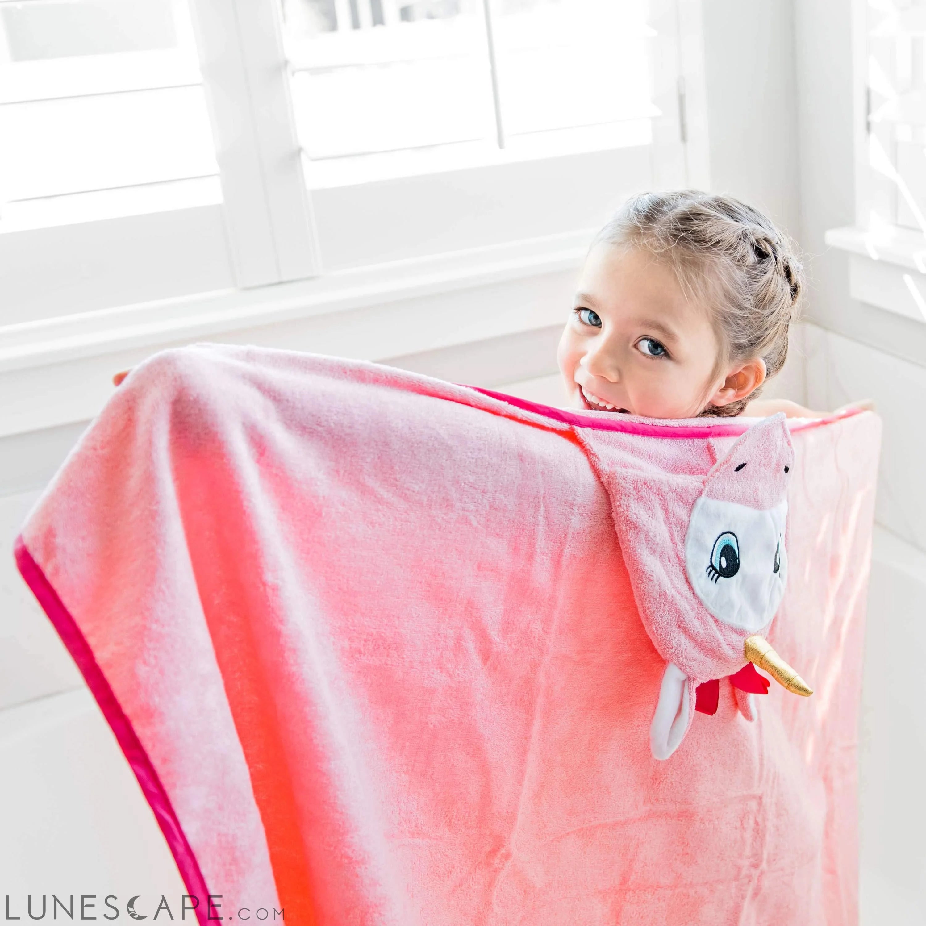 Unicorn Organic Bamboo Hooded Bath Towel - Pink LUNESCAPE